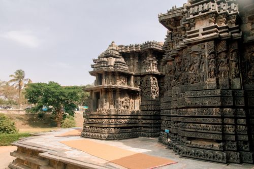 Free Detailed view of Hoysaleswara Temple's ornate carvings and architecture in Halebidu, Karnataka. Stock Photo
