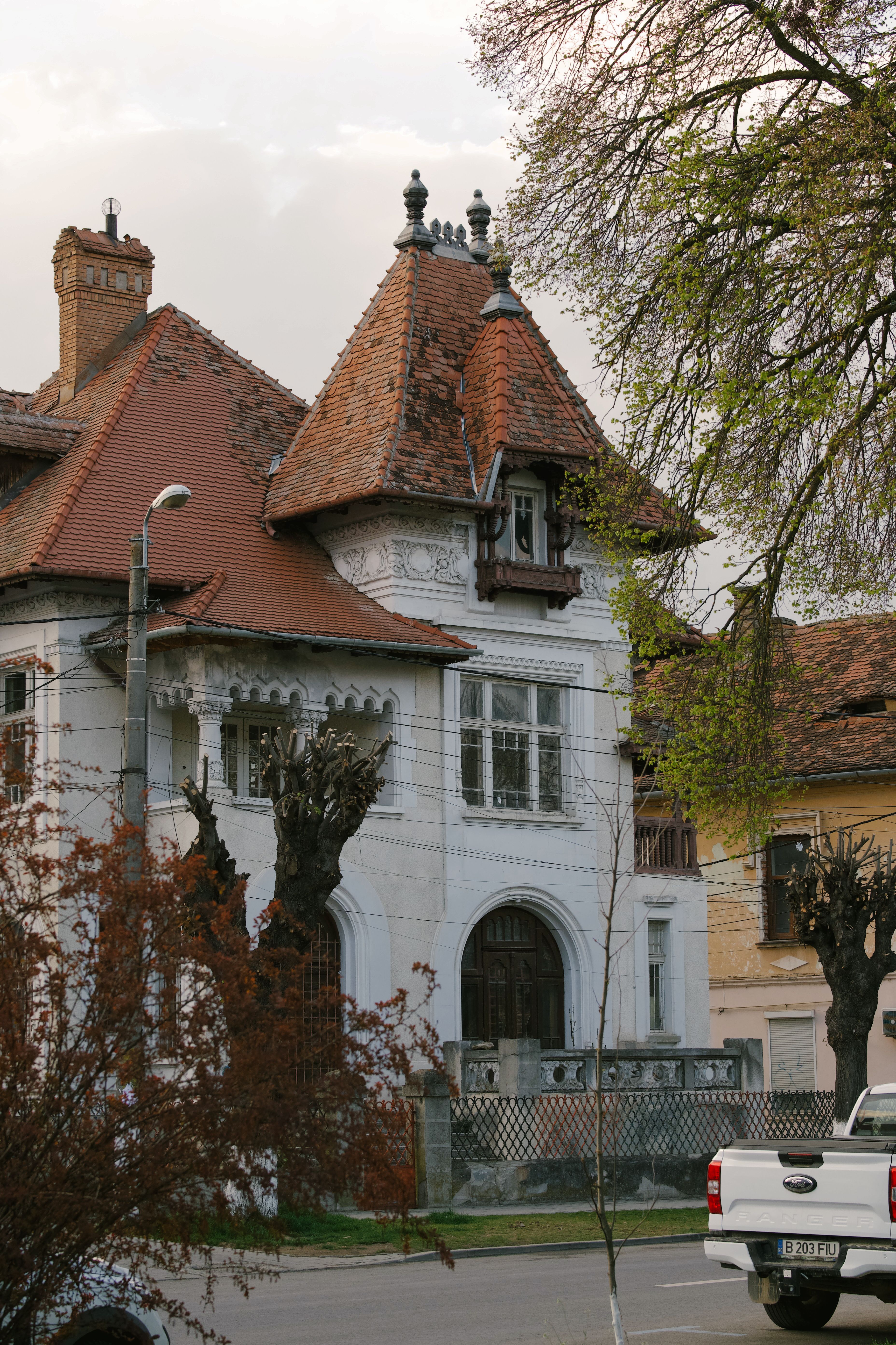 Historic European Architecture with Ornate Roof · Free Stock Photo