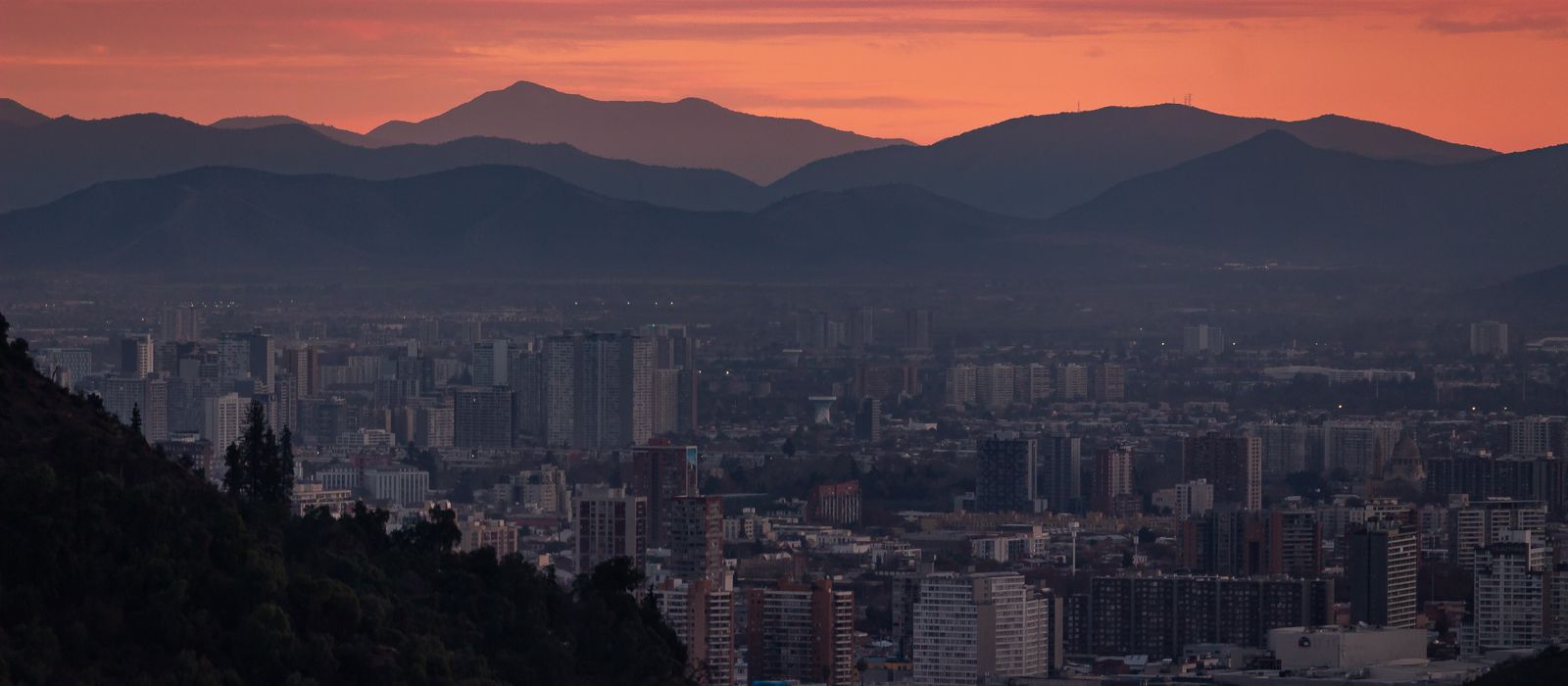 Spectacular dusk over Santiago's skyline with Andes mountains backdrop. — flights from Buenos Aires to Santiago