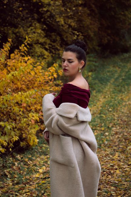 Cream coat off the shoulders, my favorite once the leaves start falling 🍂
#dailystyle #outfitoftheday #cream #coat