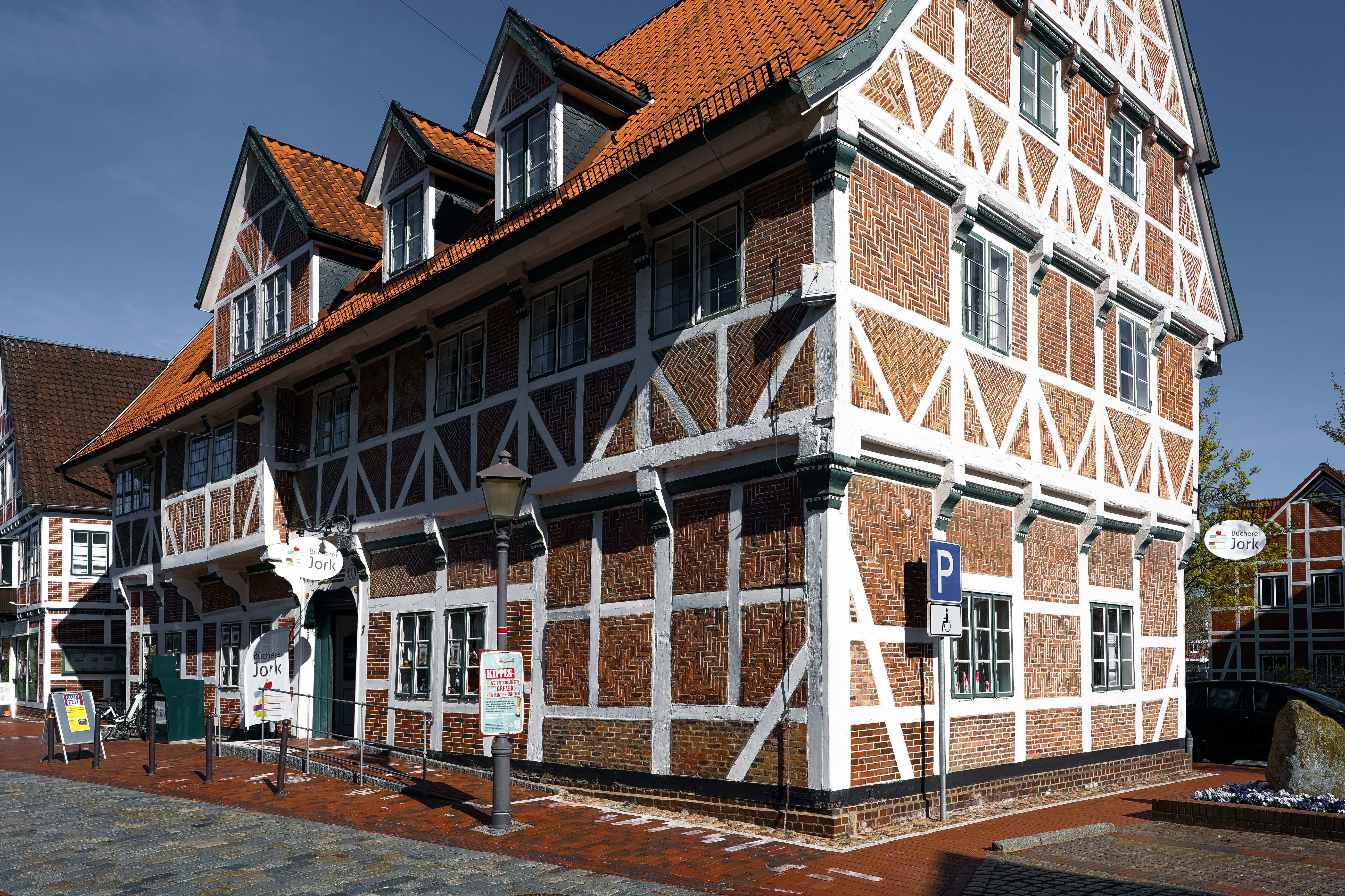Moderne Architektur mit traditionellen Elementen