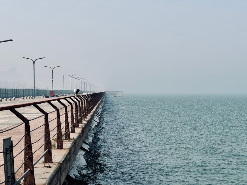 Cars driving on King Fahd Causeway connecting Bahrain