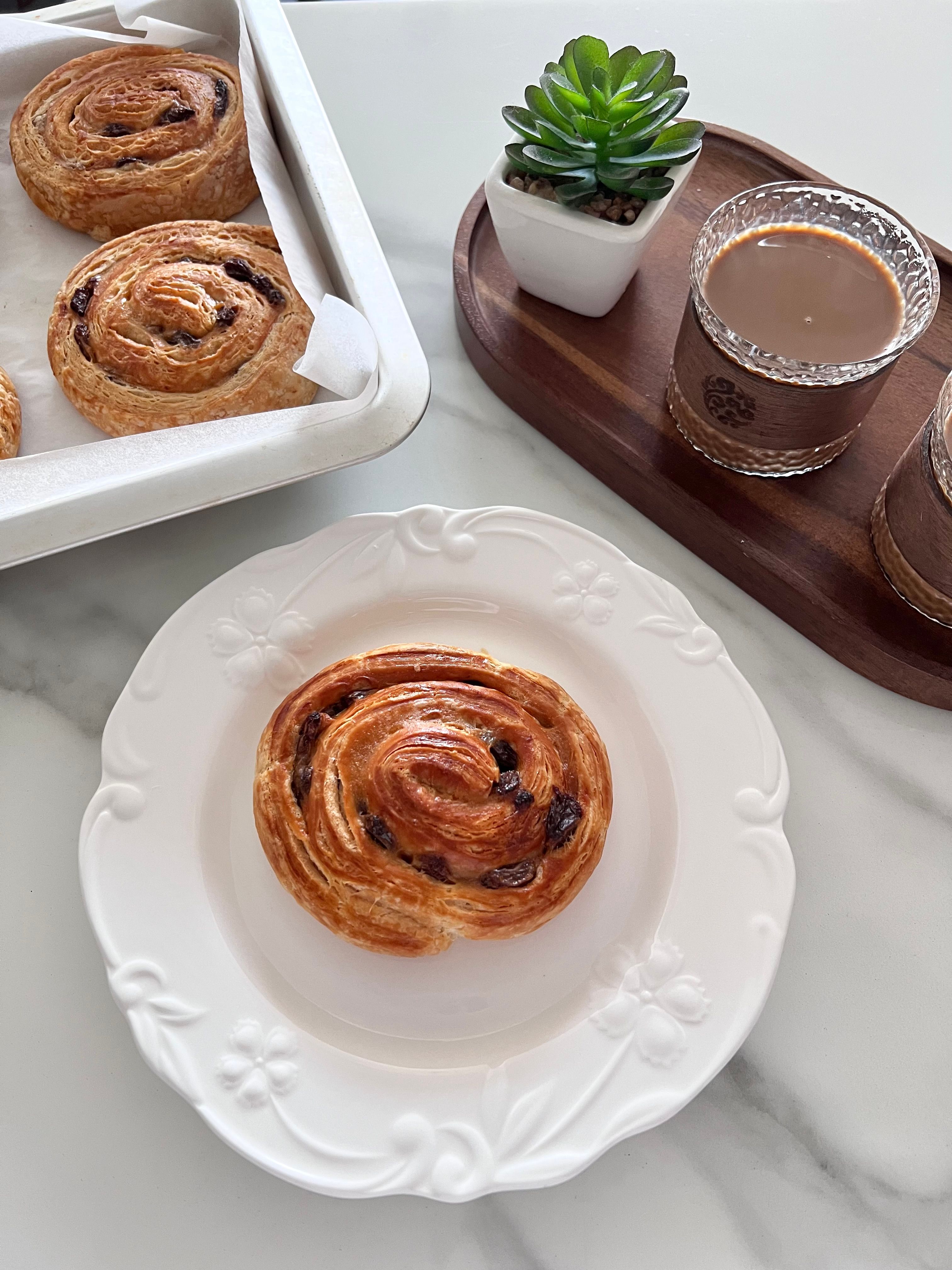Delicious Raisin Danish Pastry on Elegant Plate · Free Stock Photo