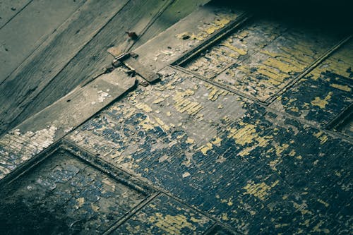 бесплатная Сломанная деревянная дверь Стоковое фото