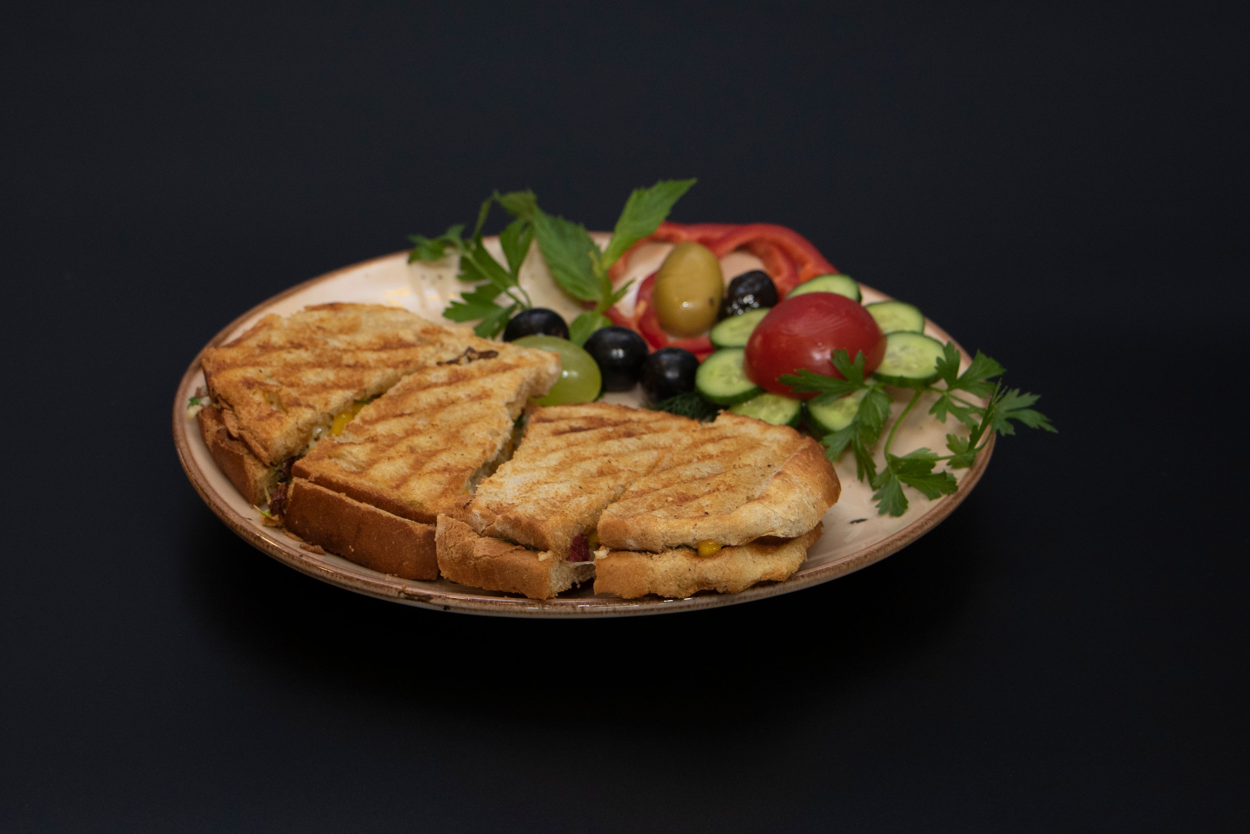 Kavurma Kaşarlı Tost