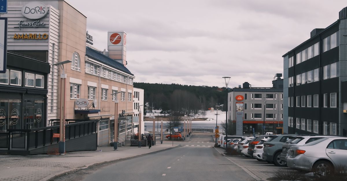 Kerrostaloasuntojen reunustama asuinkatu Jyväskylässä, jossa neliöhinnat vaihtelevat kaupunginosittain