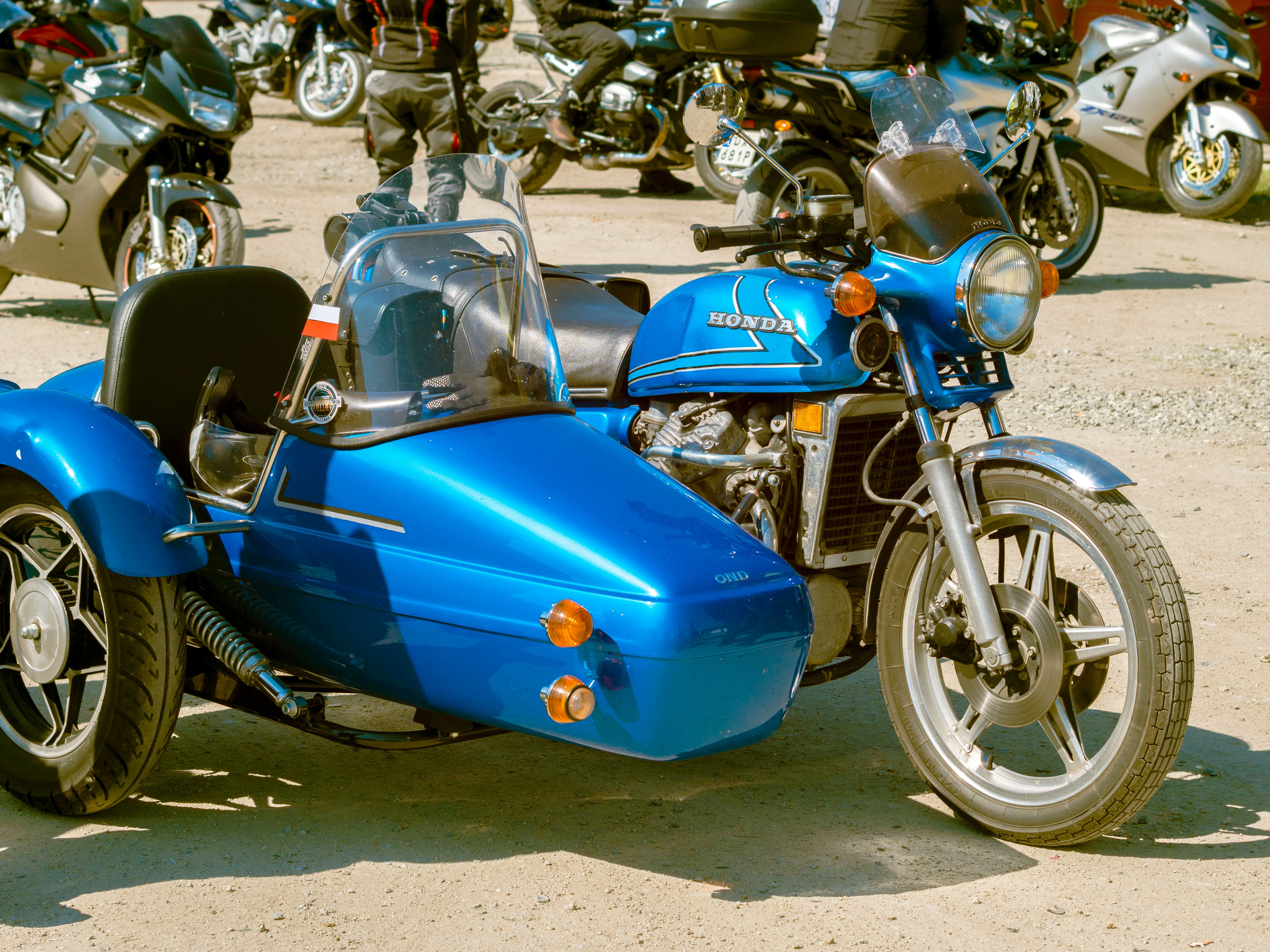vintage-blue-honda-motorcycle-with-sidecar-free-stock-photo