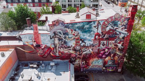 Free Aerial view of a vibrant mural on a Philadelphia building during the day. Stock Photo