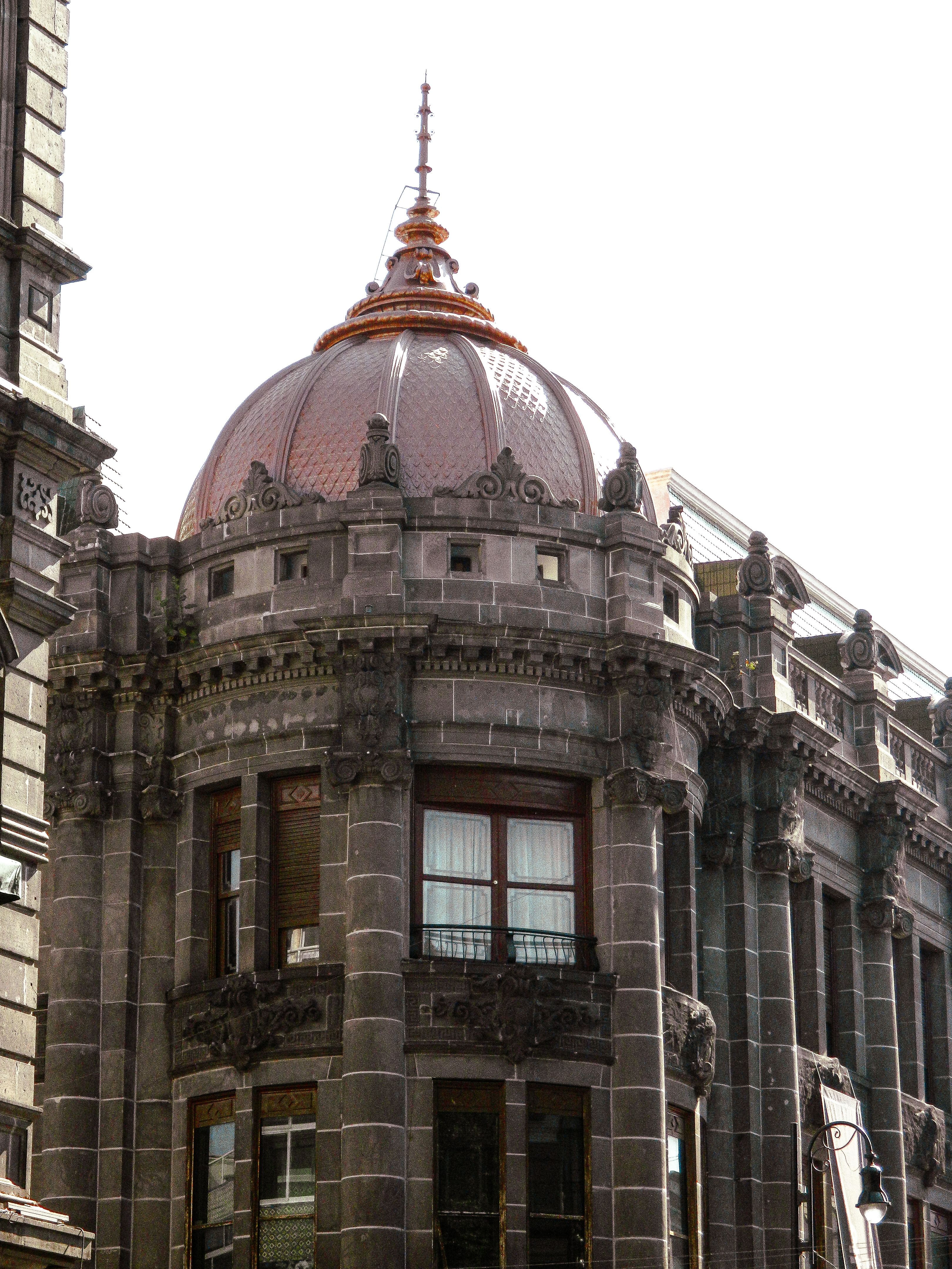 Historic Dome Building Architecture in Daylight · Free Stock Photo