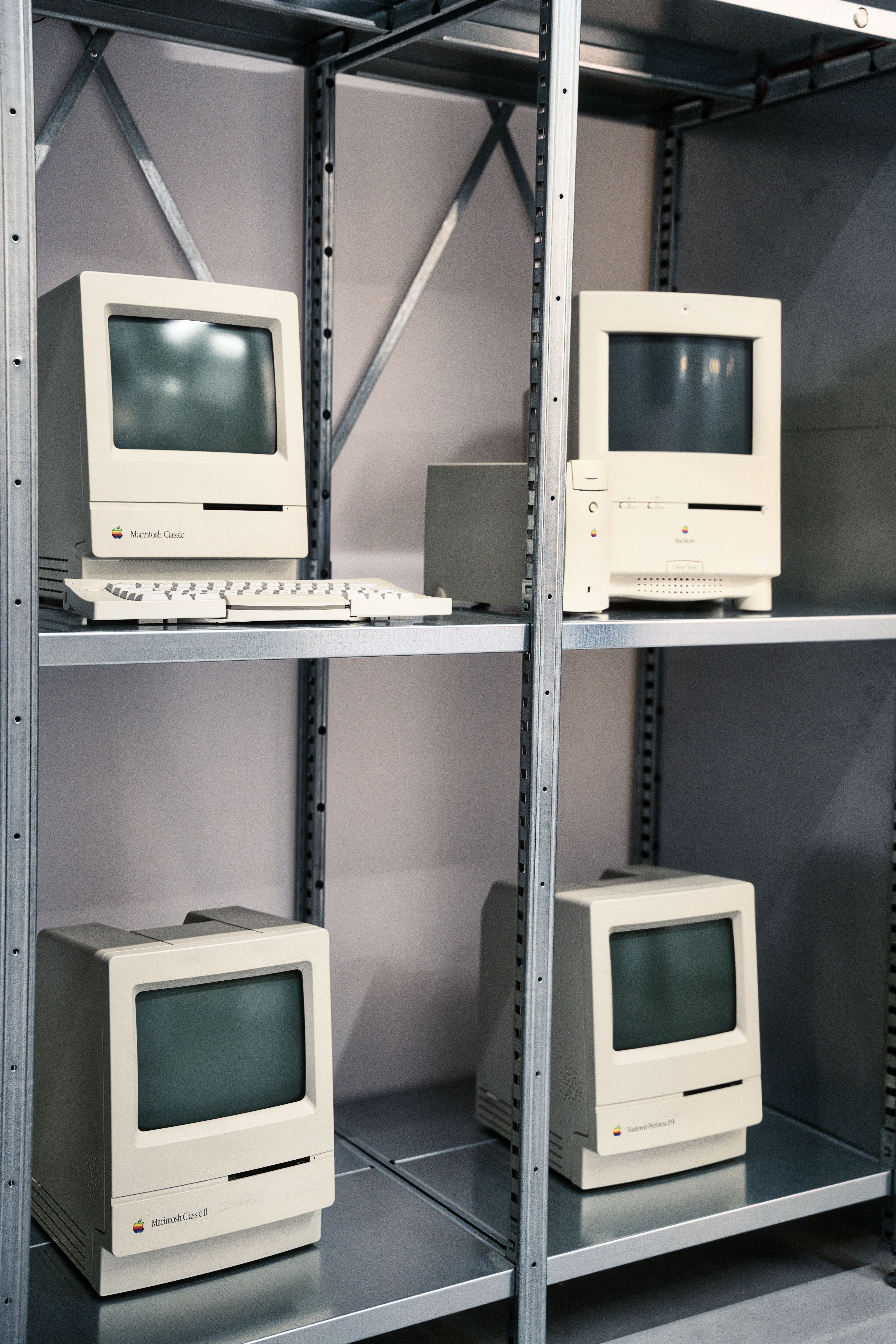 Vintage Apple Macintosh Computers on Display · Free Stock Photo