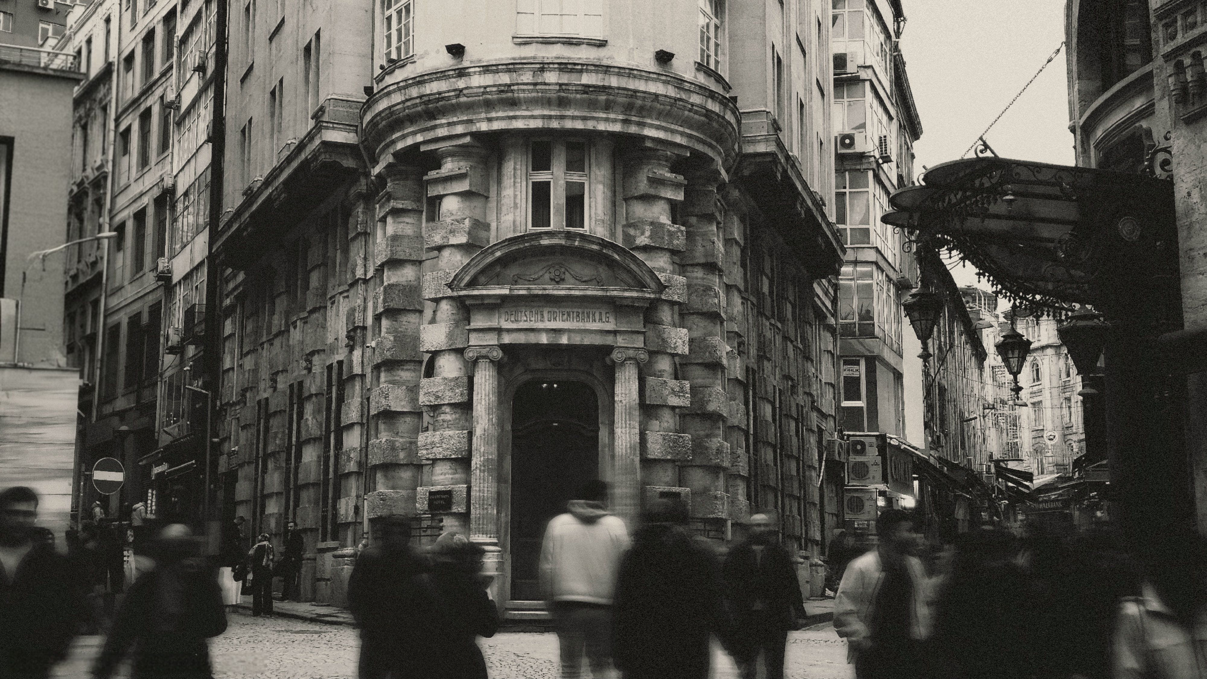 Black and White Urban Street Photography · Free Stock Photo