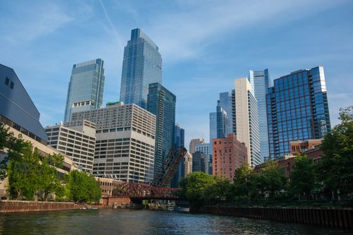 Free Impressive skyline view of downtown Chicago featuring modern skyscrapers and a blue sky. Stock Photo