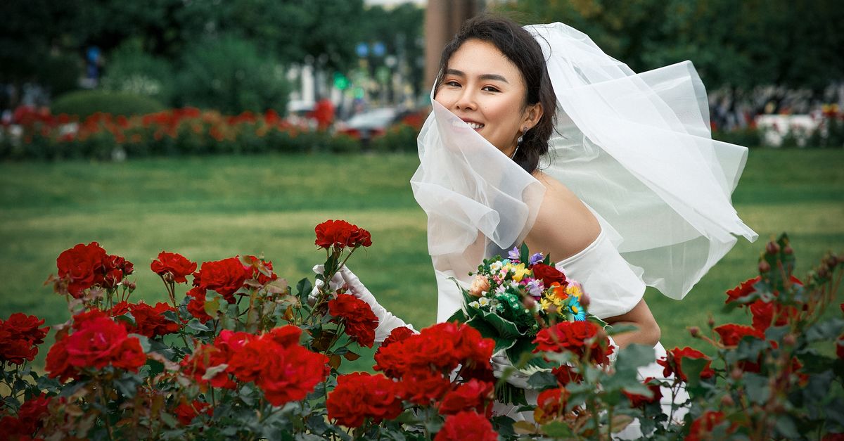 Why Your Garden Always Looks 'Messy' (Even After Hours of Weeding) — And What Actually Works for Effortless, Year-Round Beauty