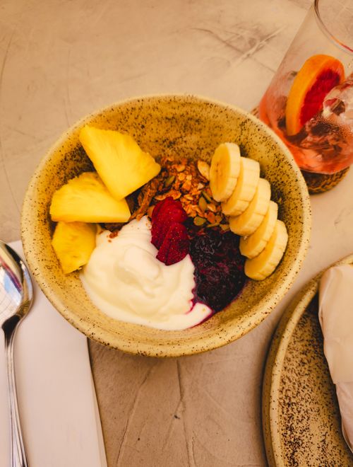 Free Tropical fruit bowl with pineapple, banana, and yogurt, perfect for food lovers. Stock Photo