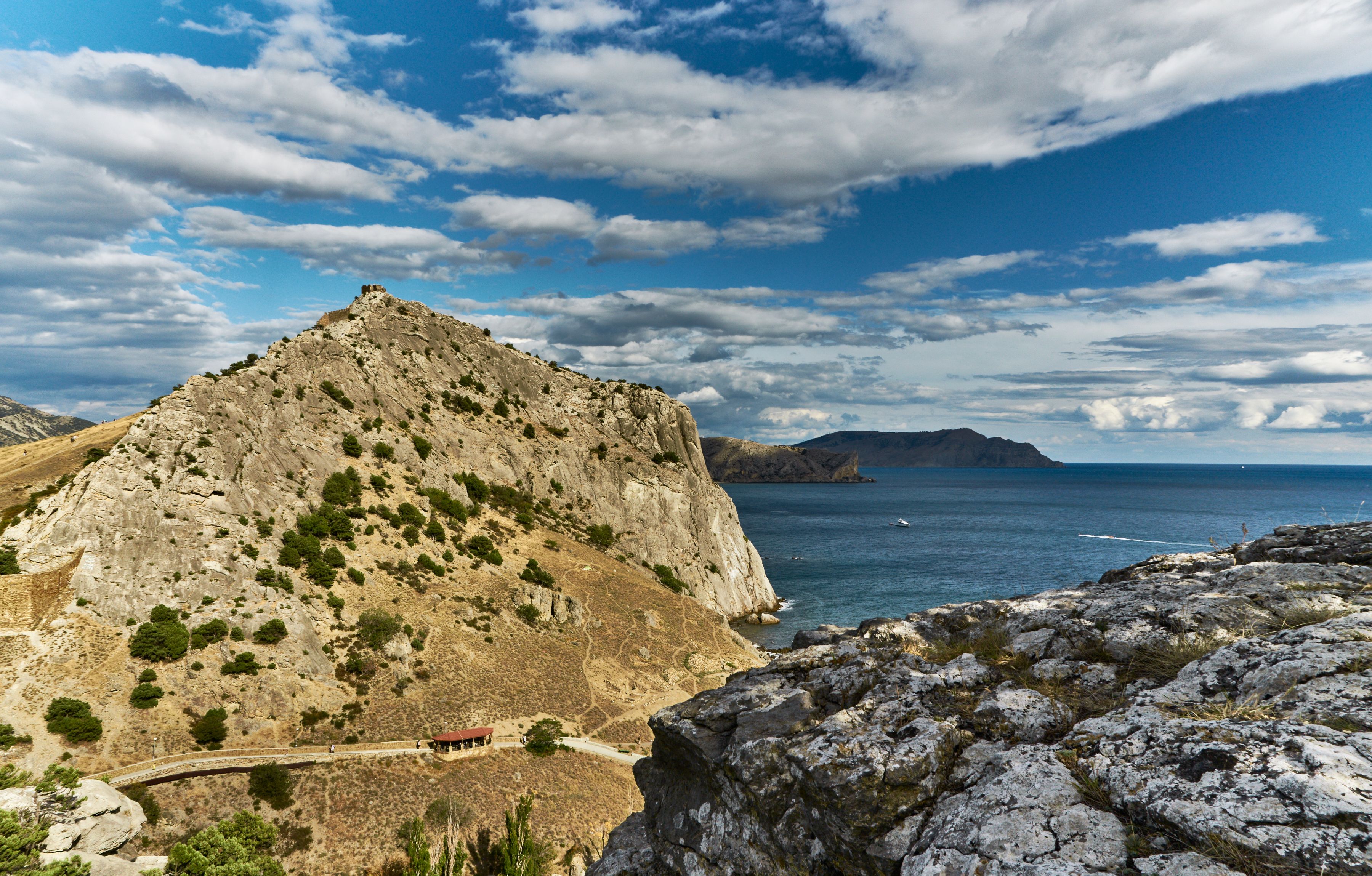 Crimea Vows Daily Subsidized AI-95 Fuel Deliveries at Fixed Price
