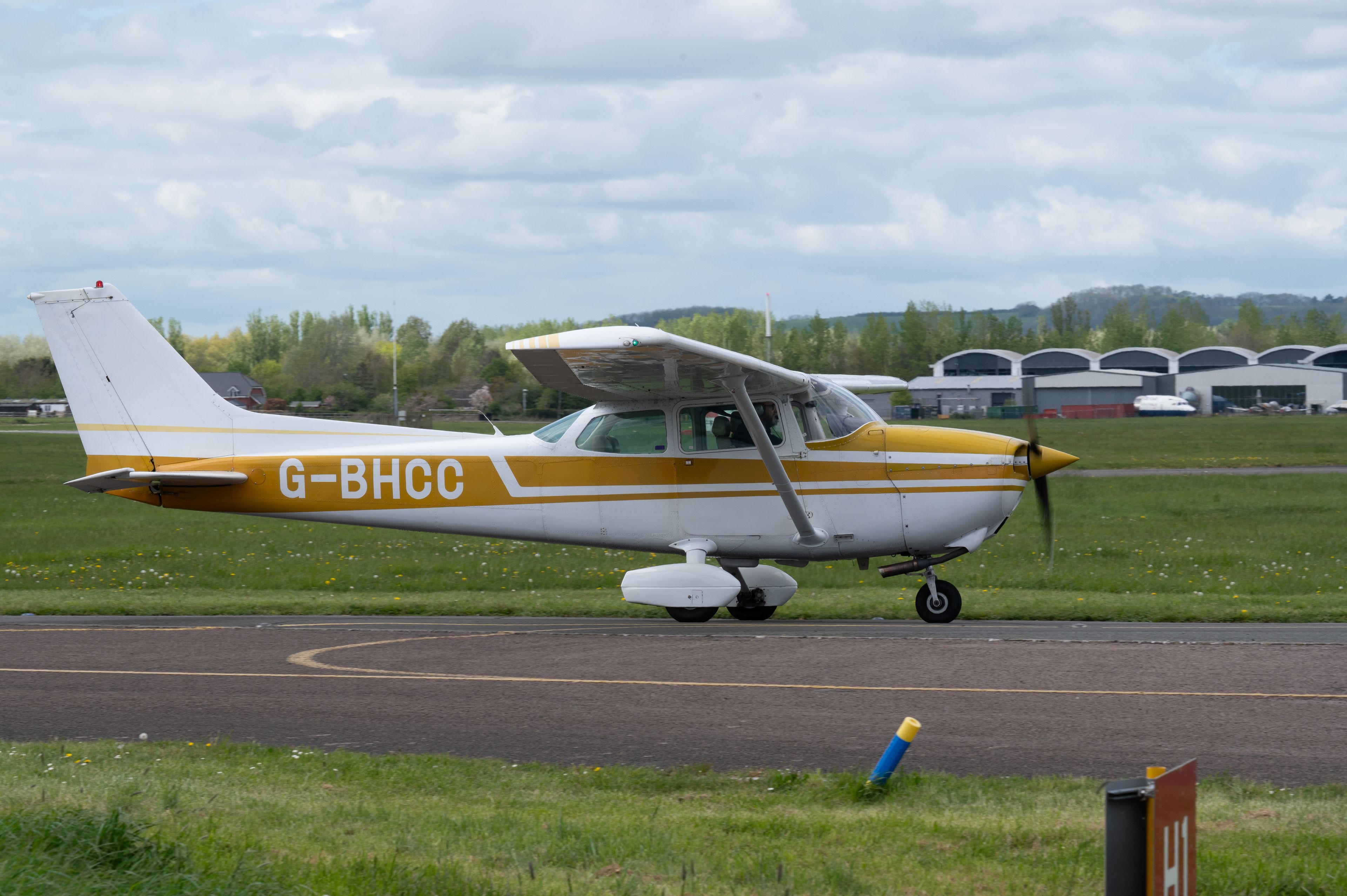 Turweston Aerodrome (EGBT), Turweston — private jet cleaning