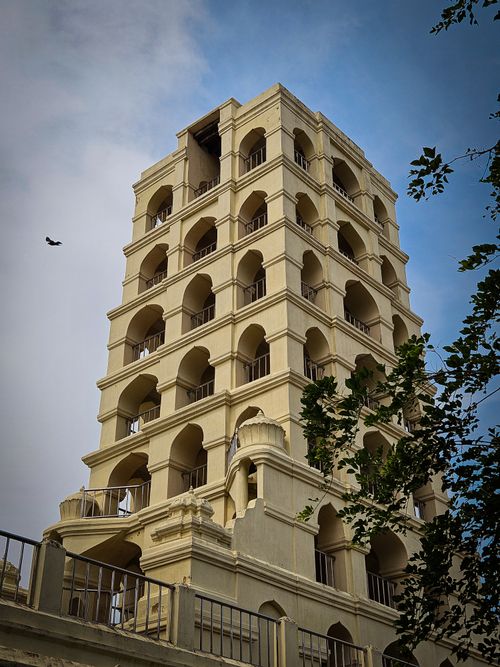 Free A striking historical building in Thanjavur, India, showcasing intricate architectural details against a blue sky. Stock Photo