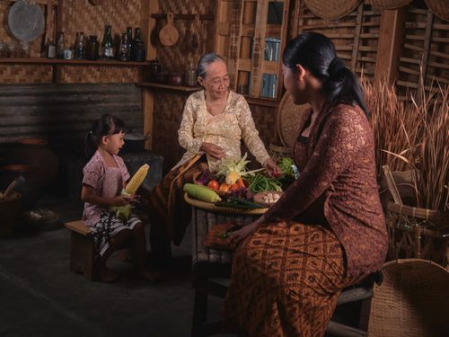 Free A multigenerational Indonesian family cooking traditional meals in a cozy, rustic setting in Java. Stock Photo