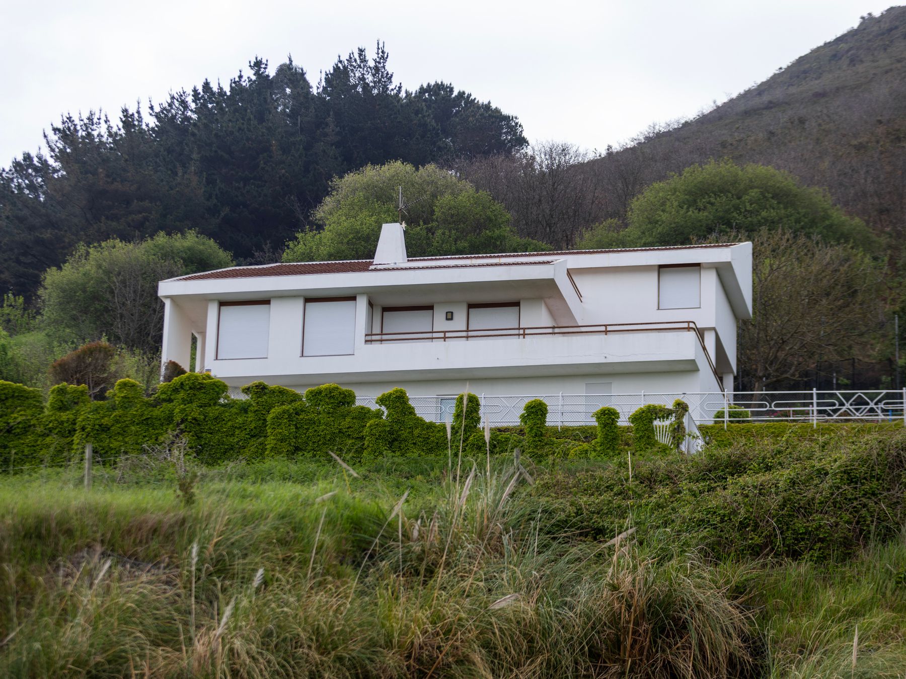 Kyle of Lochalsh — professional movers carrying furniture on a house move