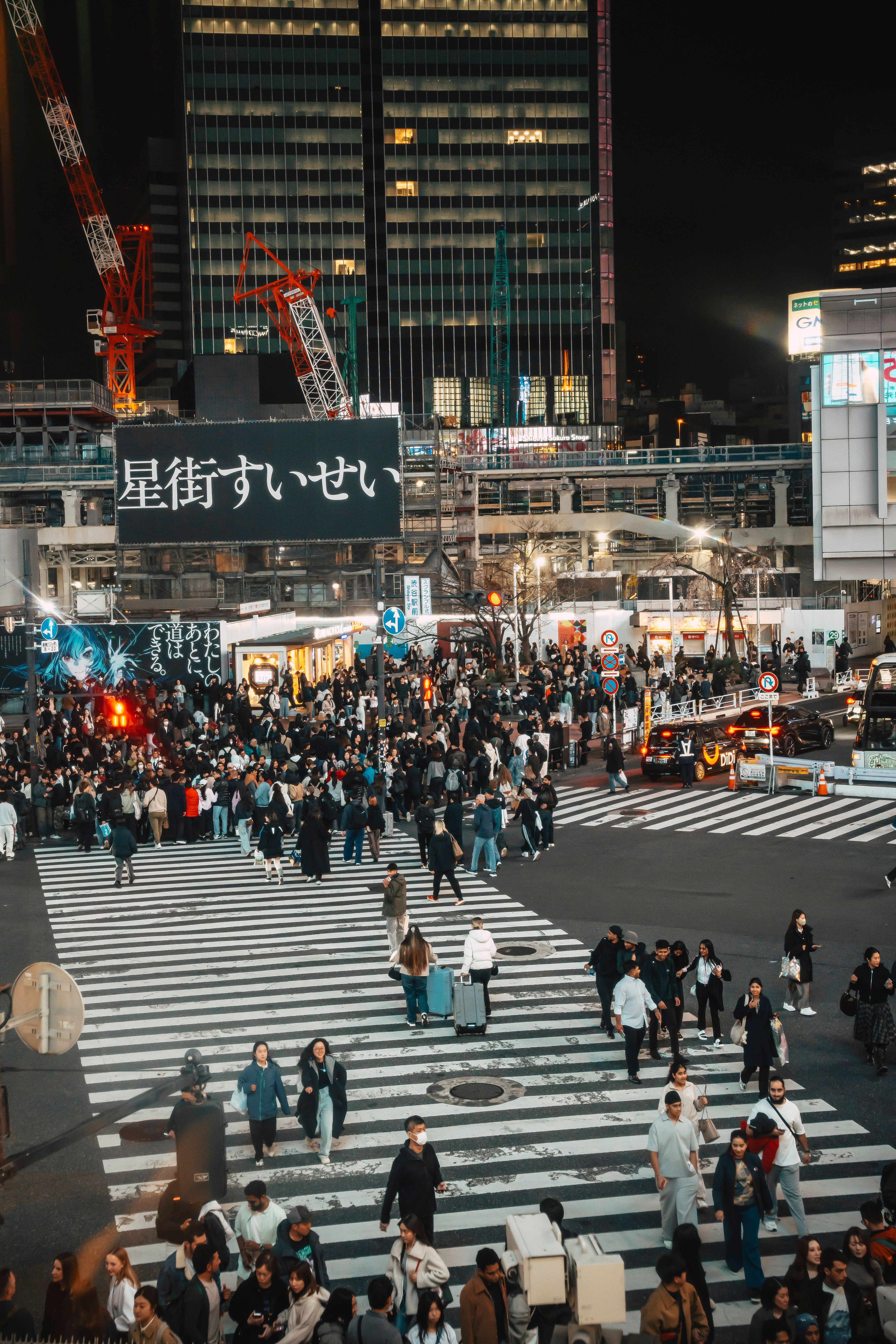 Vibrant Nightlife at Shibuya Crossing Tokyo · Free Stock Photo
