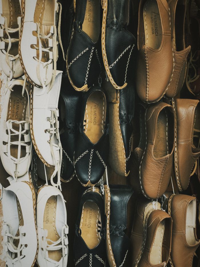Showcase of traditional handmade leather shoes in diverse colors and designs. — photo by Mehmet Turgut  Kirkgoz on Pexels