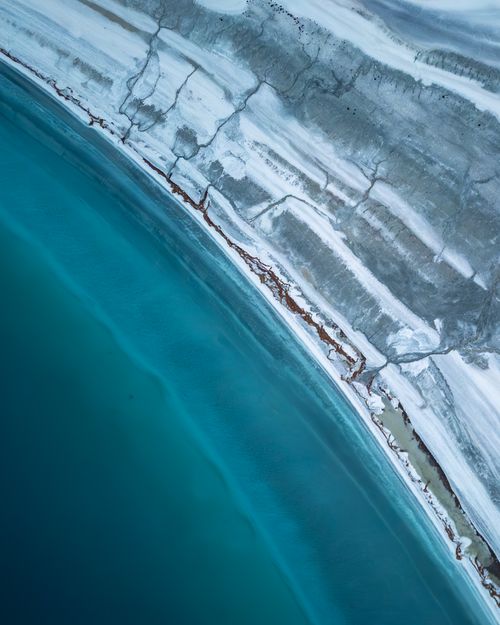 Free Stunning aerial shot of the turquoise shoreline and salt formations at Salda Lake, Türkiye. Stock Photo