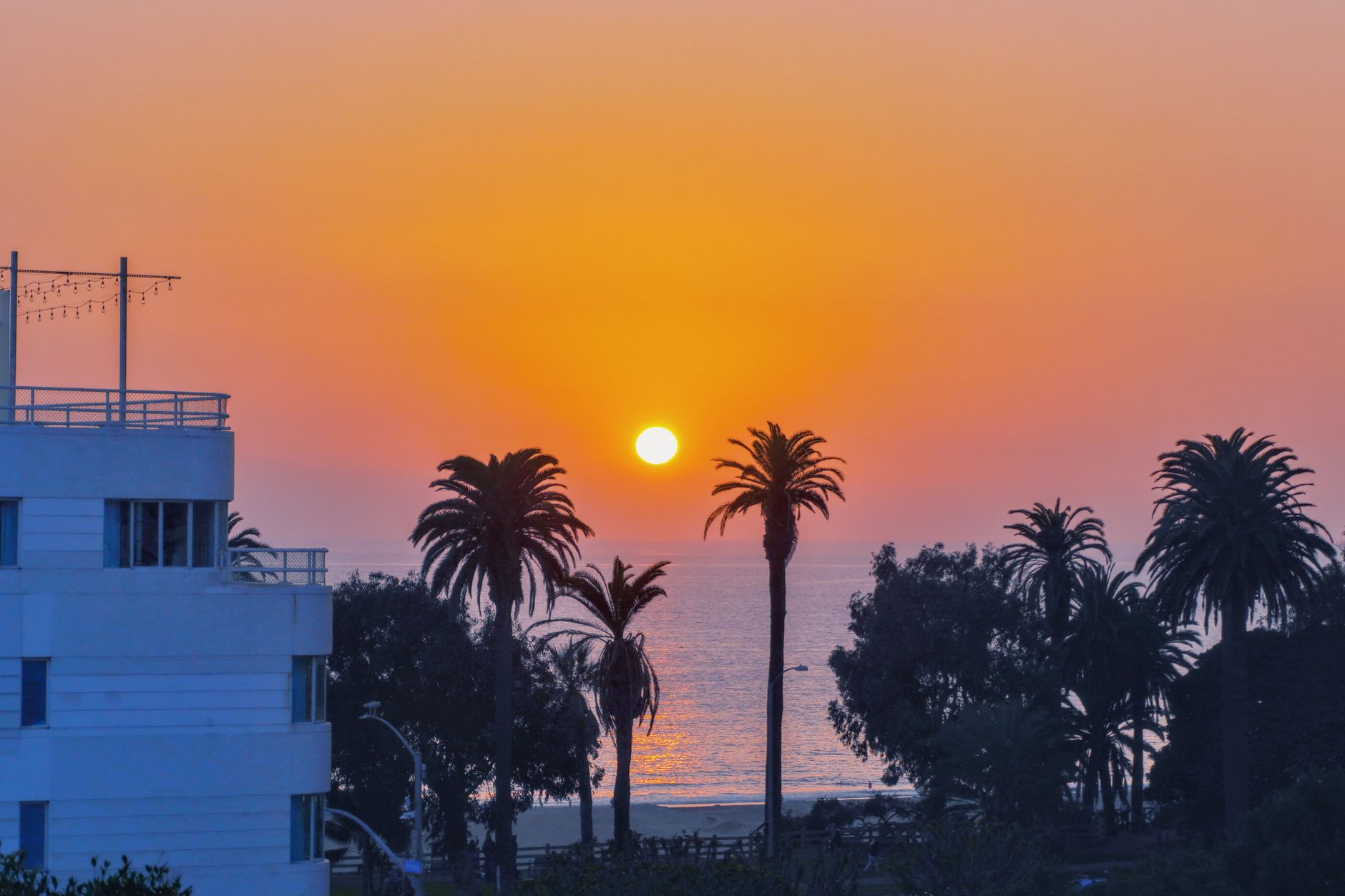 Santa Monica sahilinde gün batımı