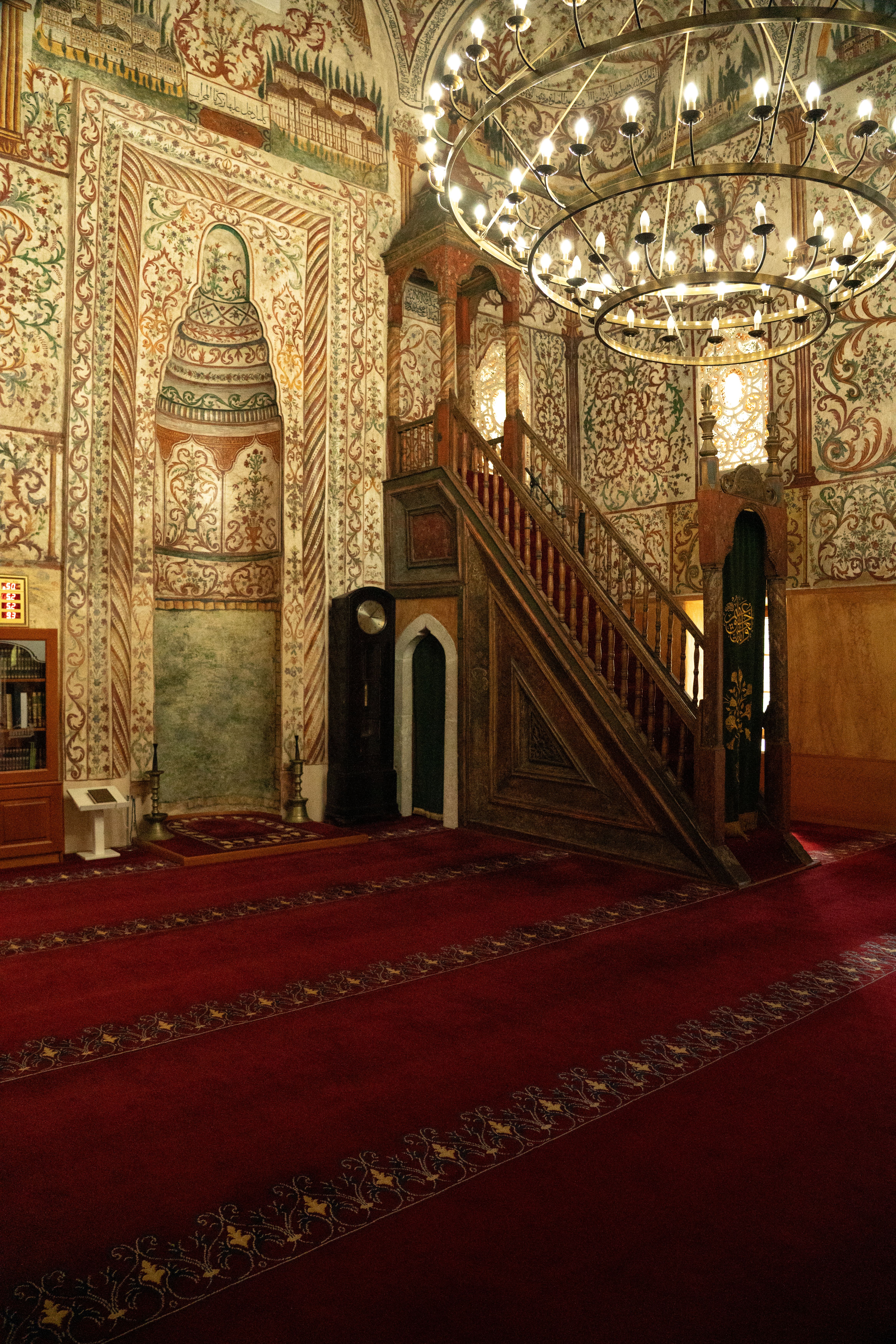 Ornate Interior of a Historic Mosque · Free Stock Photo