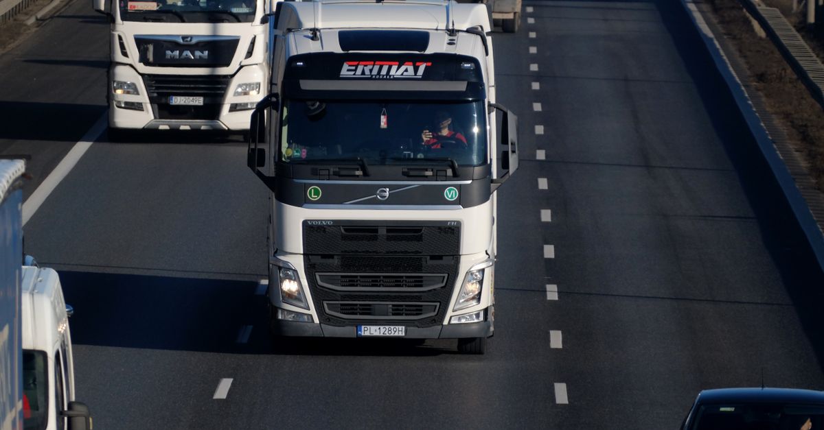 Improving CSA Scores: The Role of ELD and Dashcam Data in Fleet Management