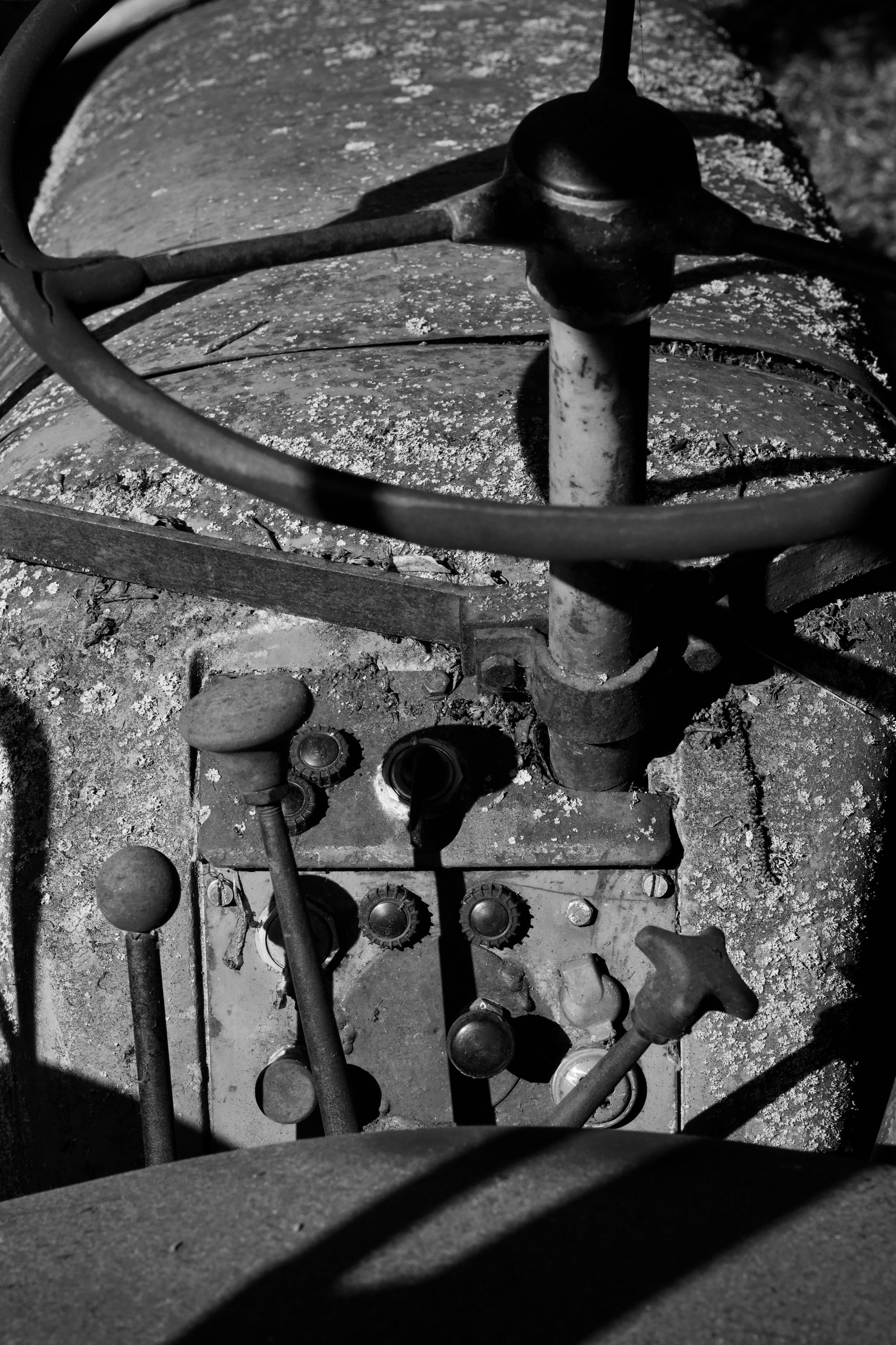 Vintage Tractor Steering Close-Up in Black and White · Free Stock Photo