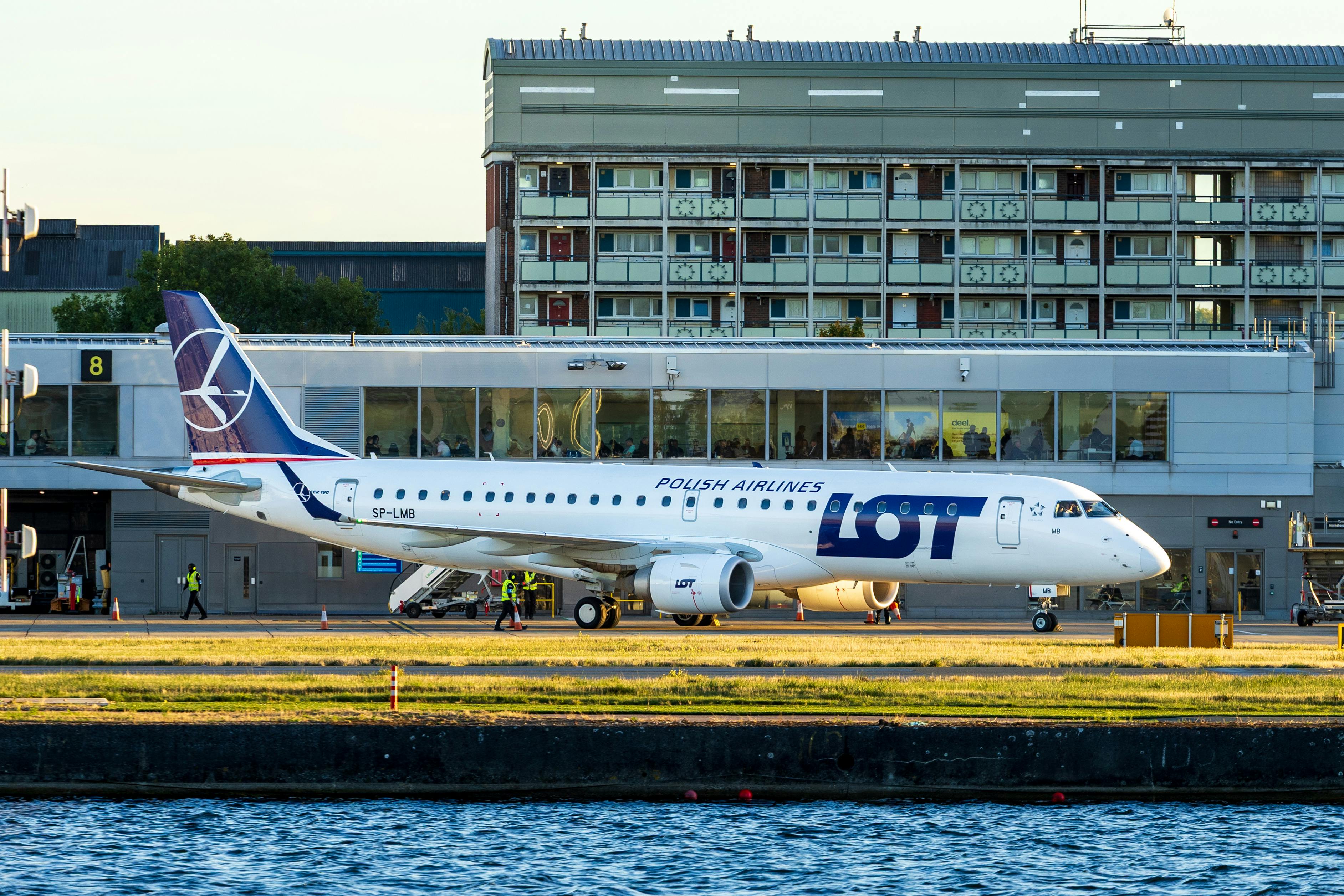 Spirit Airlines ceases operations: Major disruption hits budget travel market - FOX 9 Minneapolis — Photo by Dan Wright on Pe
