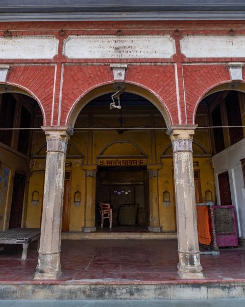 Free A traditional Indian architecture featuring red brick arches leading into a courtyard. Stock Photo