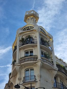 Elegant Art Nouveau building detail in Paris, featuring intricate balconies and a stunning facade.