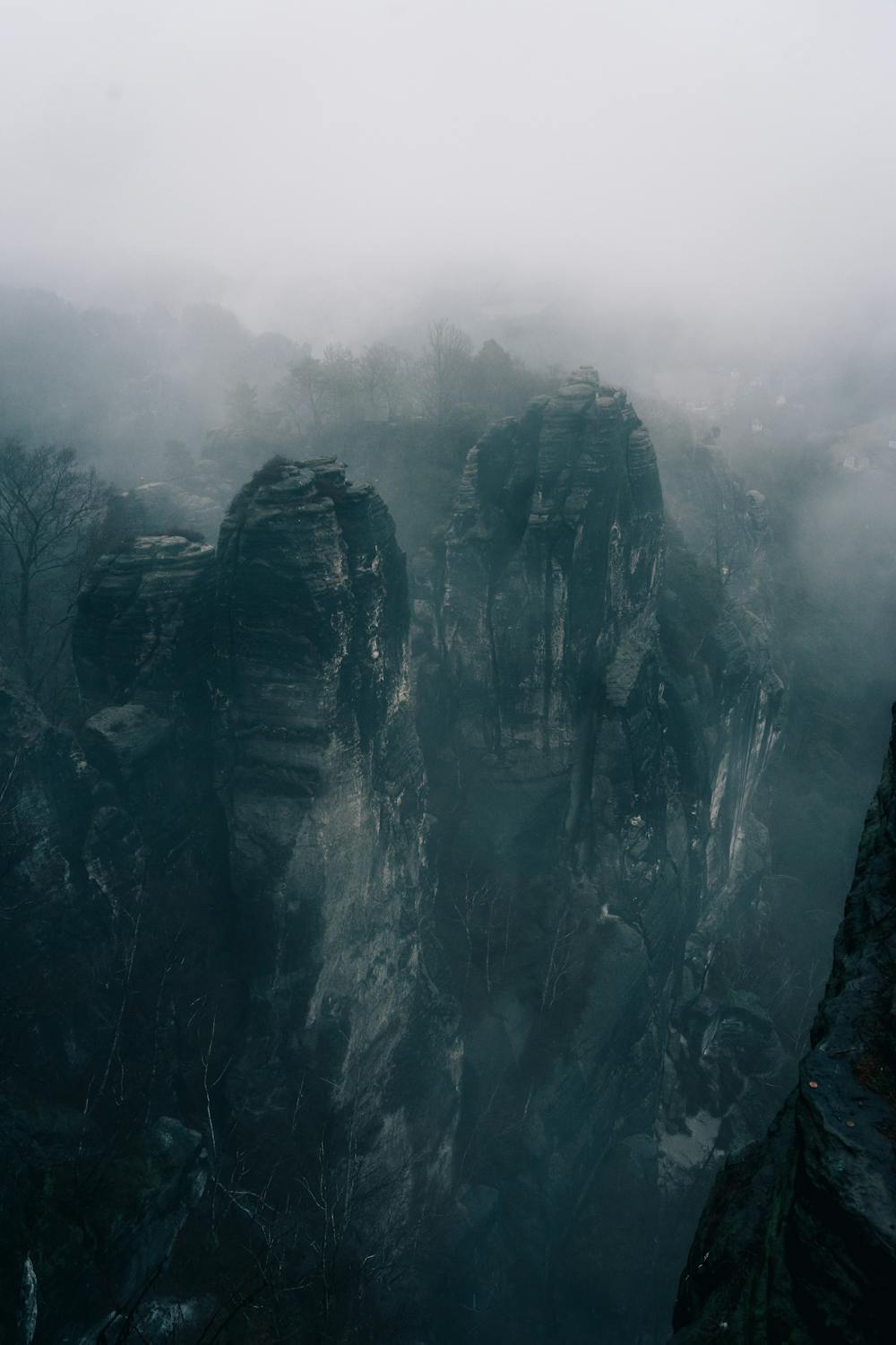 Gray Rock Mountain on a Hazy Atmosphere · Free Stock Photo