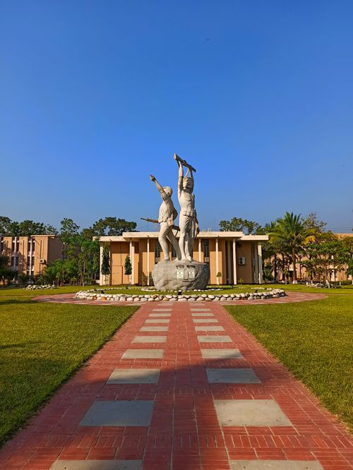 Free A striking monument with symmetrical design located outdoors in Khulna, Bangladesh, under a clear blue sky. Stock Photo