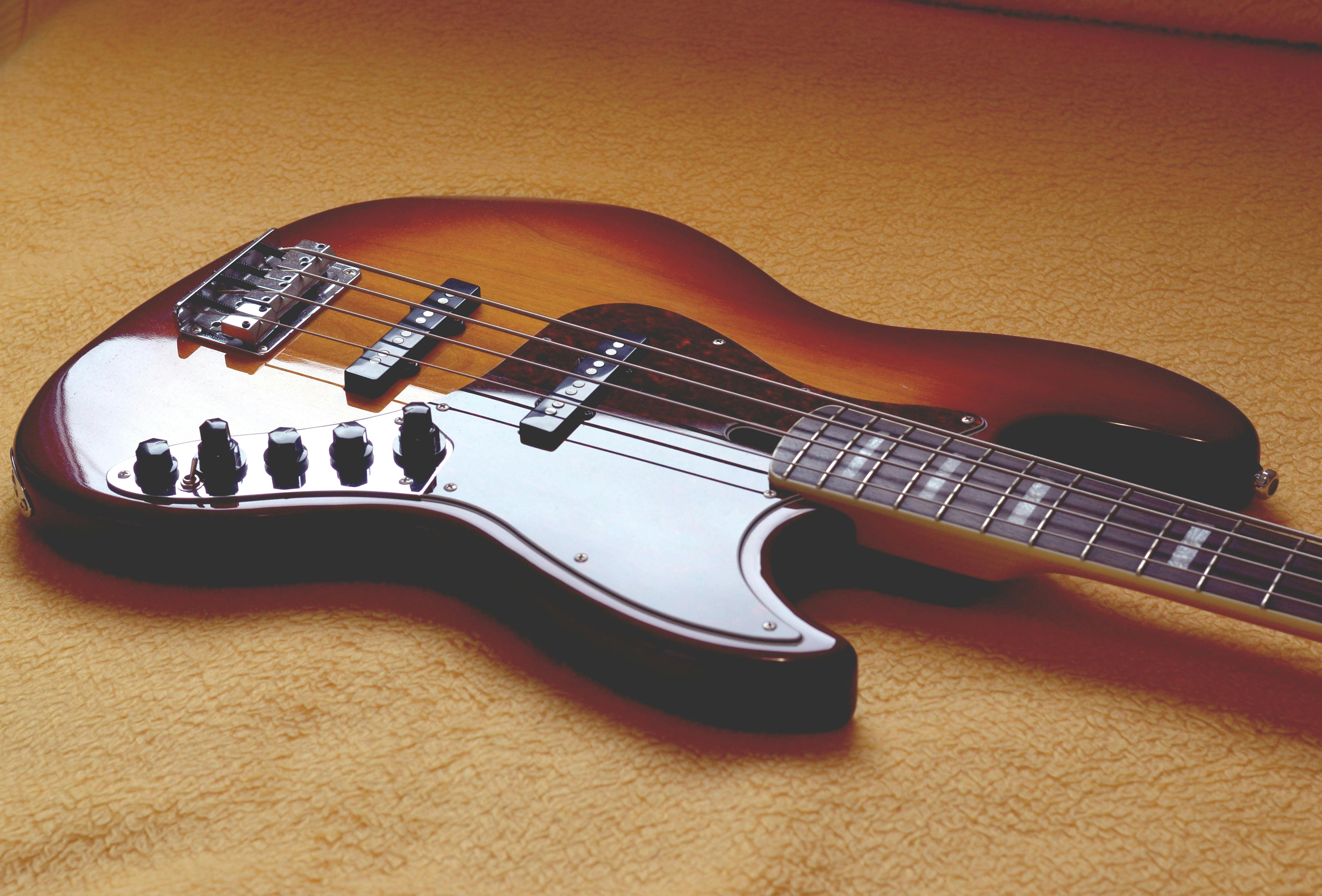 Berklee Basic Riffs For Bass