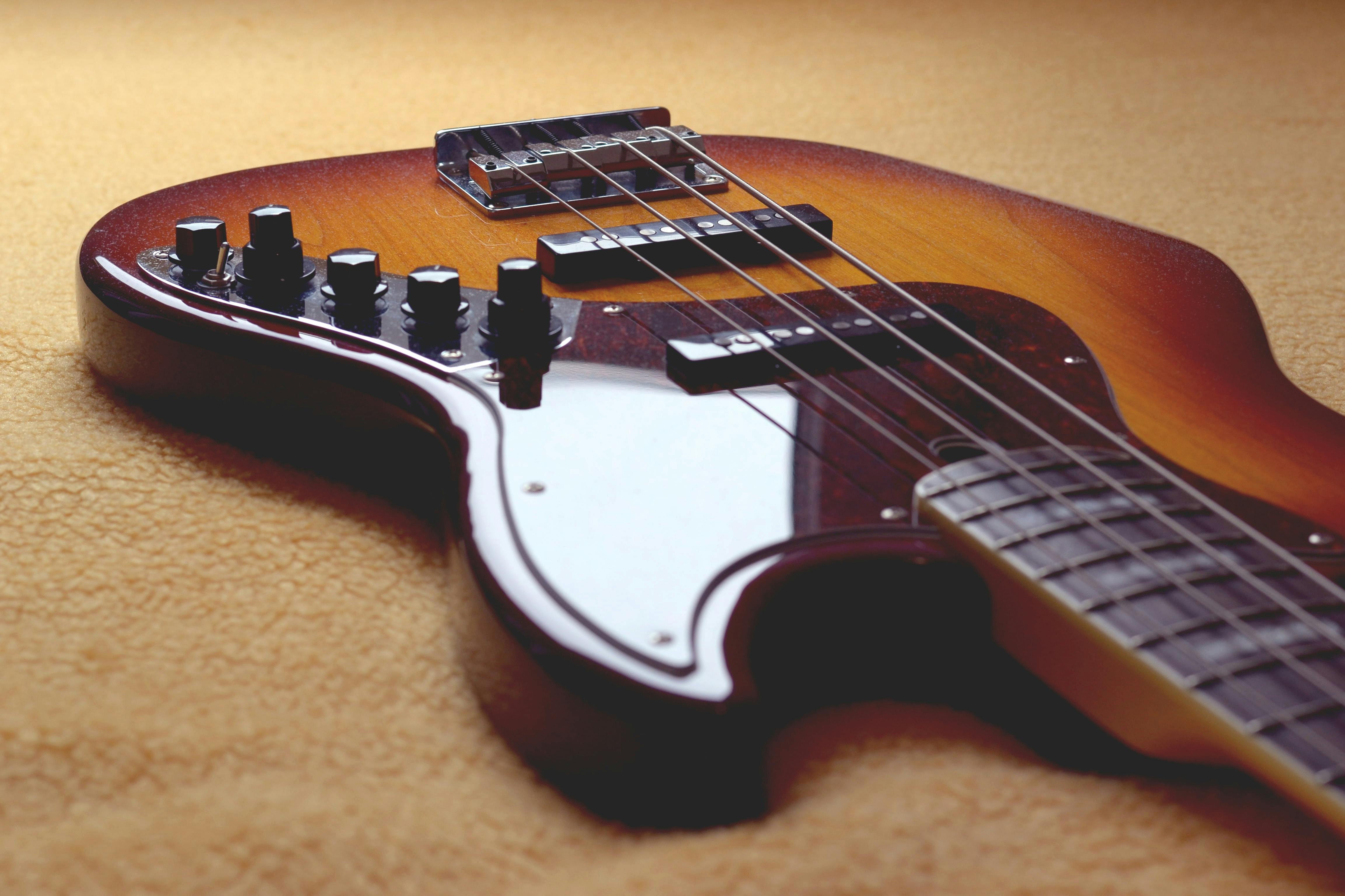 Berklee Basic Riffs For Bass