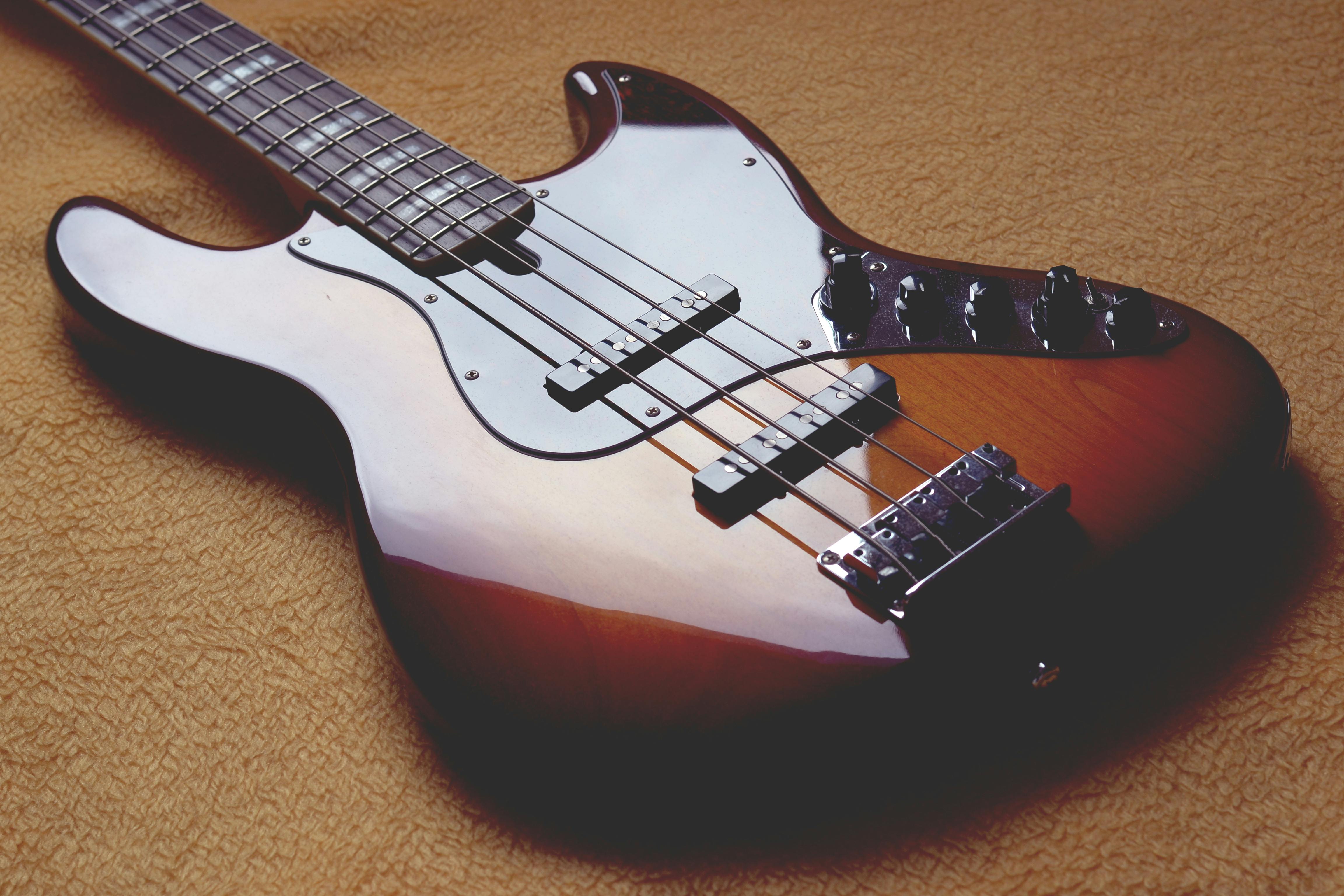 Berklee Basic Riffs For Bass