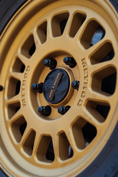 Medal Rim Texture Close-up of Gold Method Racing Wheel Rim · Free Stock Photo
