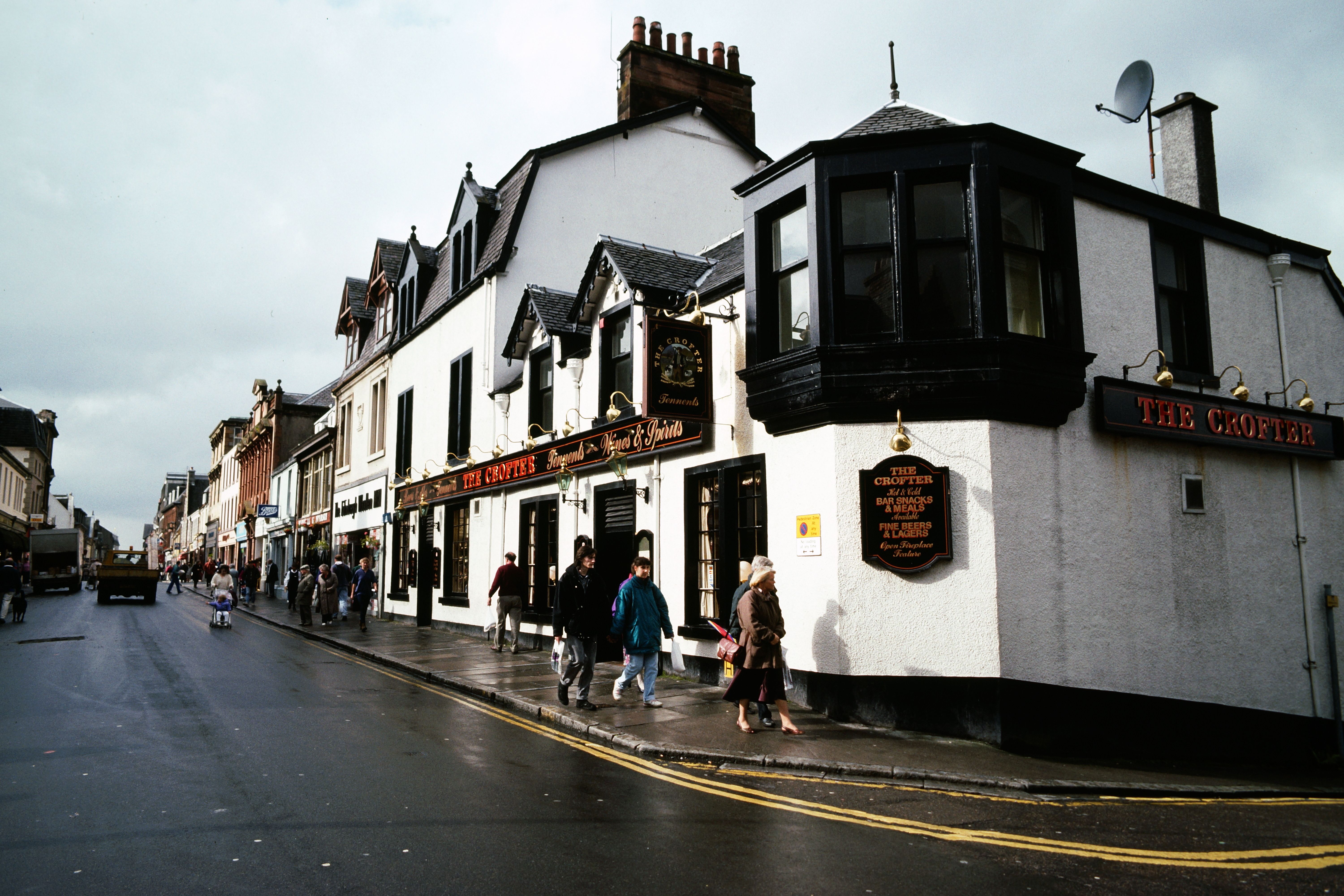 Scottish Highlands Pubs: Cosy Fires, Local Ales, and When to Find Live Folk Music