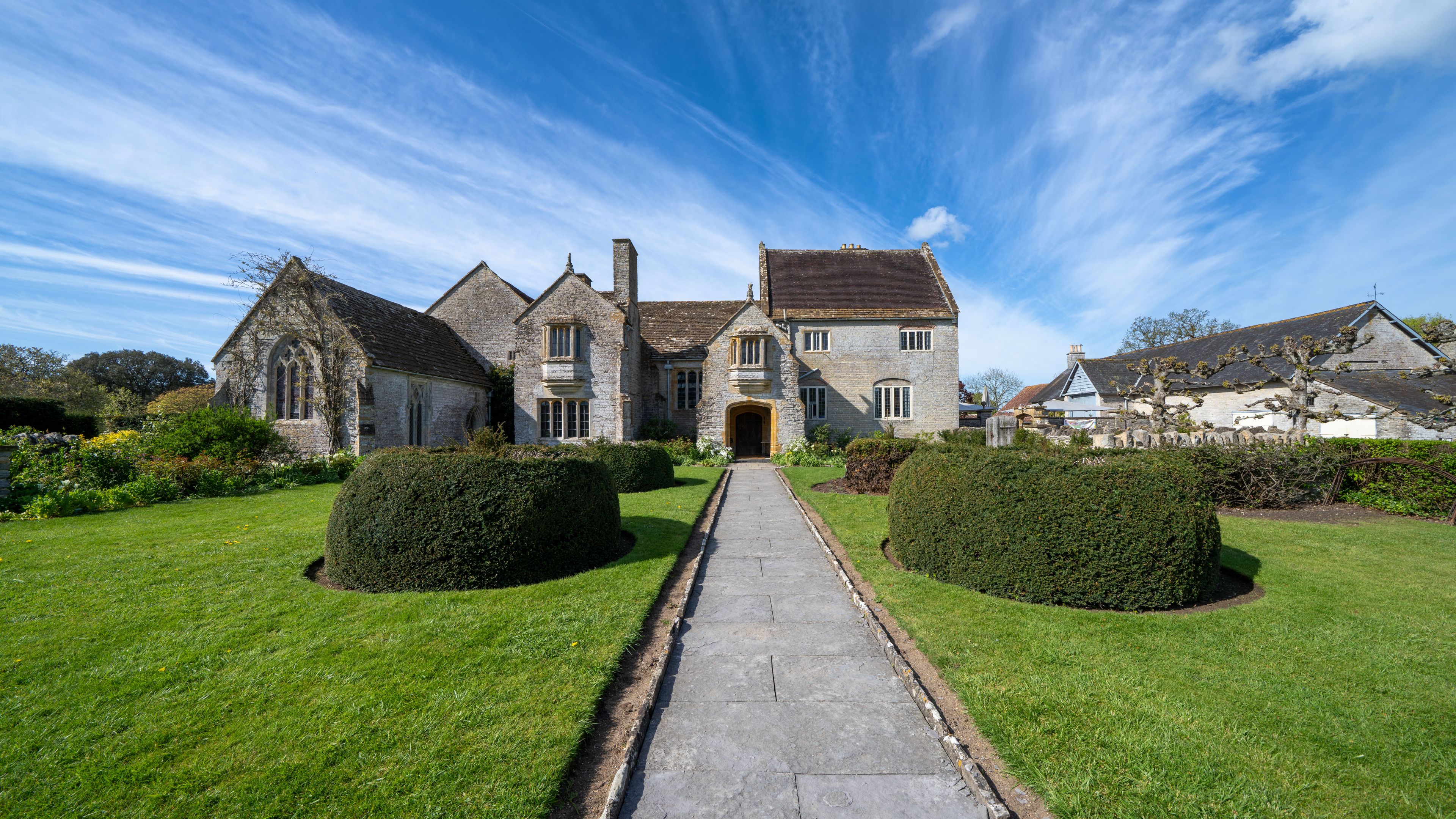 Warwick Castle Private Tour — luxury chauffeur travel