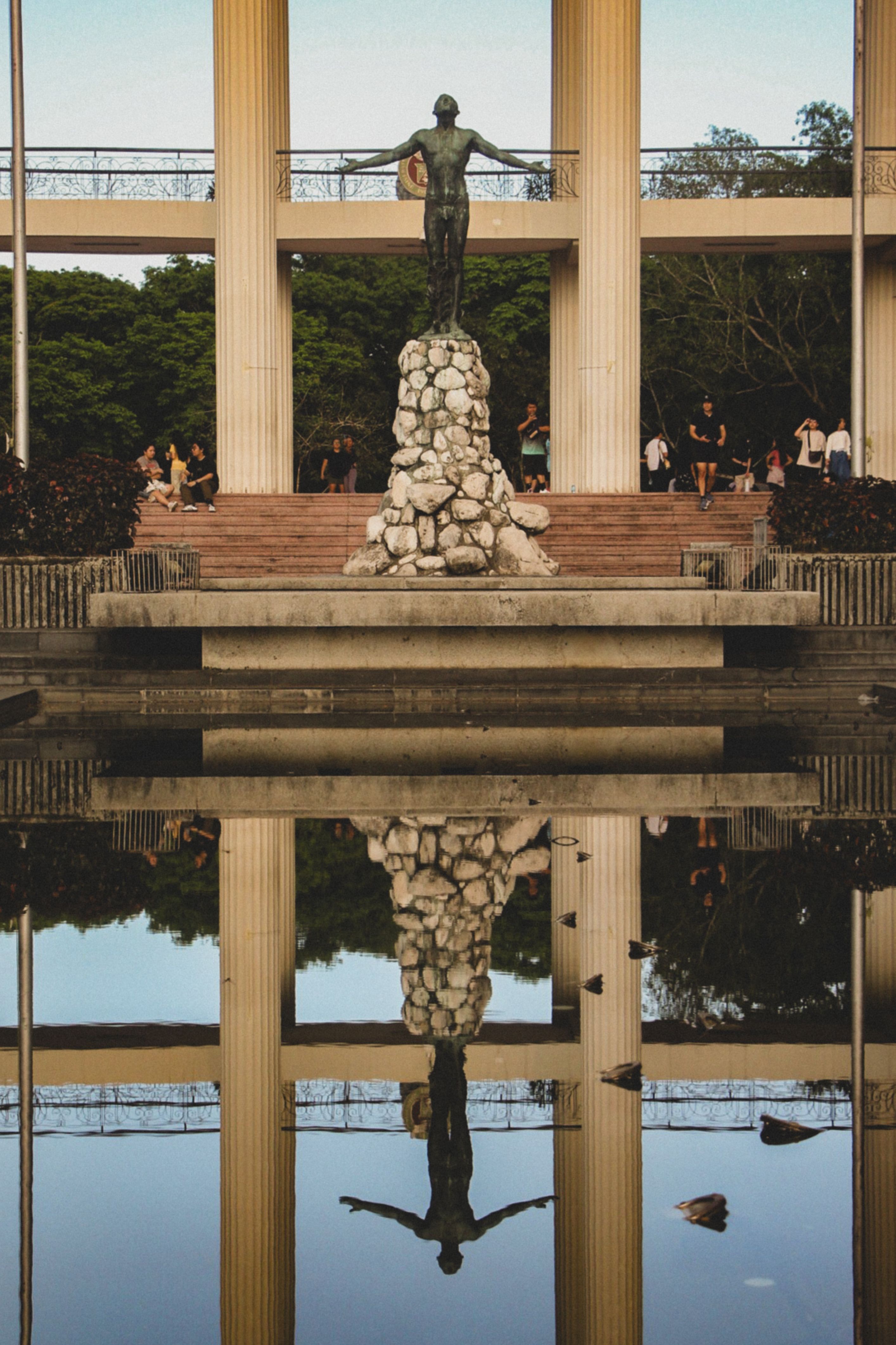 Reflective Statue at Quezon City Landmark, Philippines · Free Stock Photo