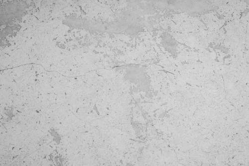 Белый и серый бетонный пол