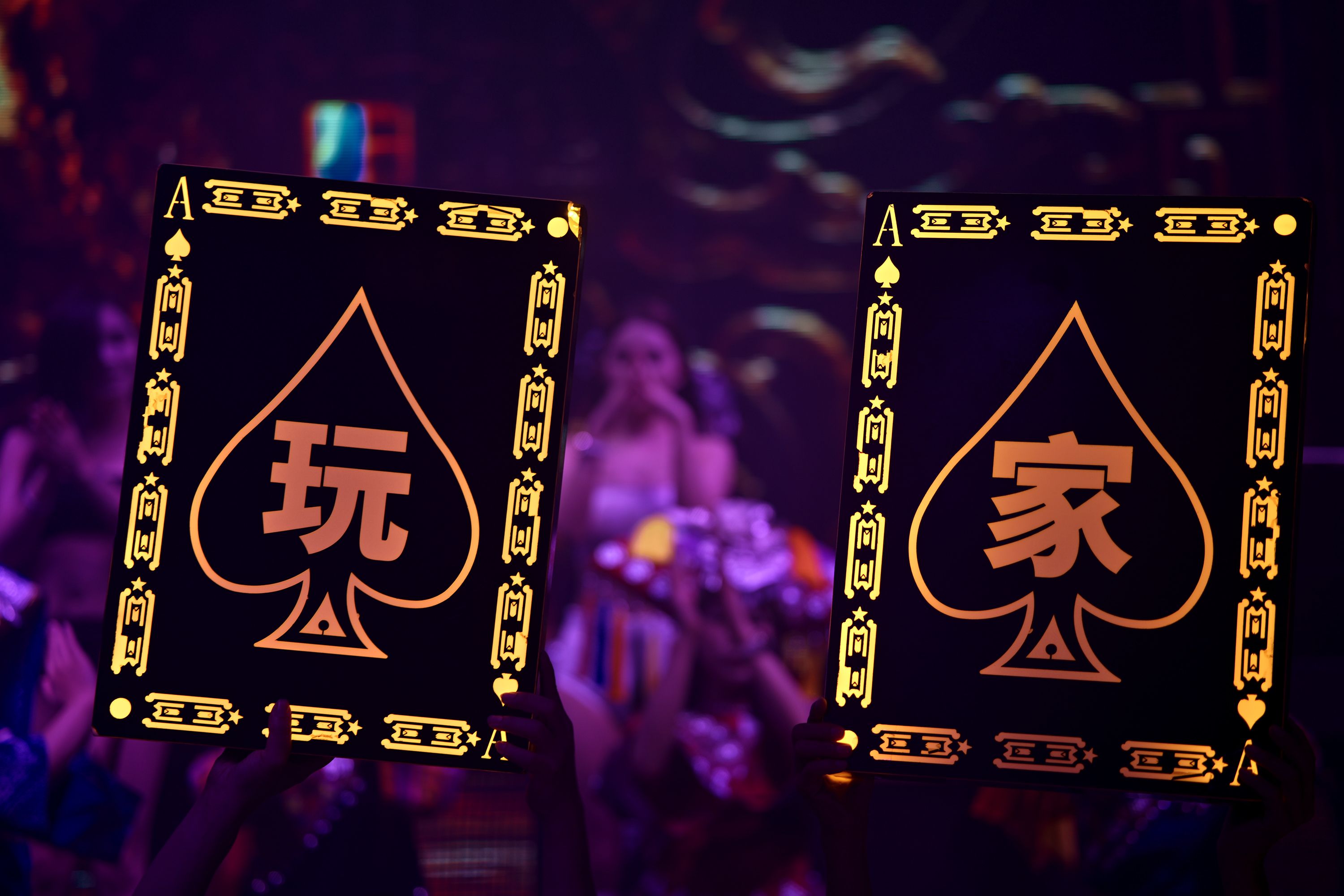 岁还在深夜变回那 个说不出话的孩子 情感配图