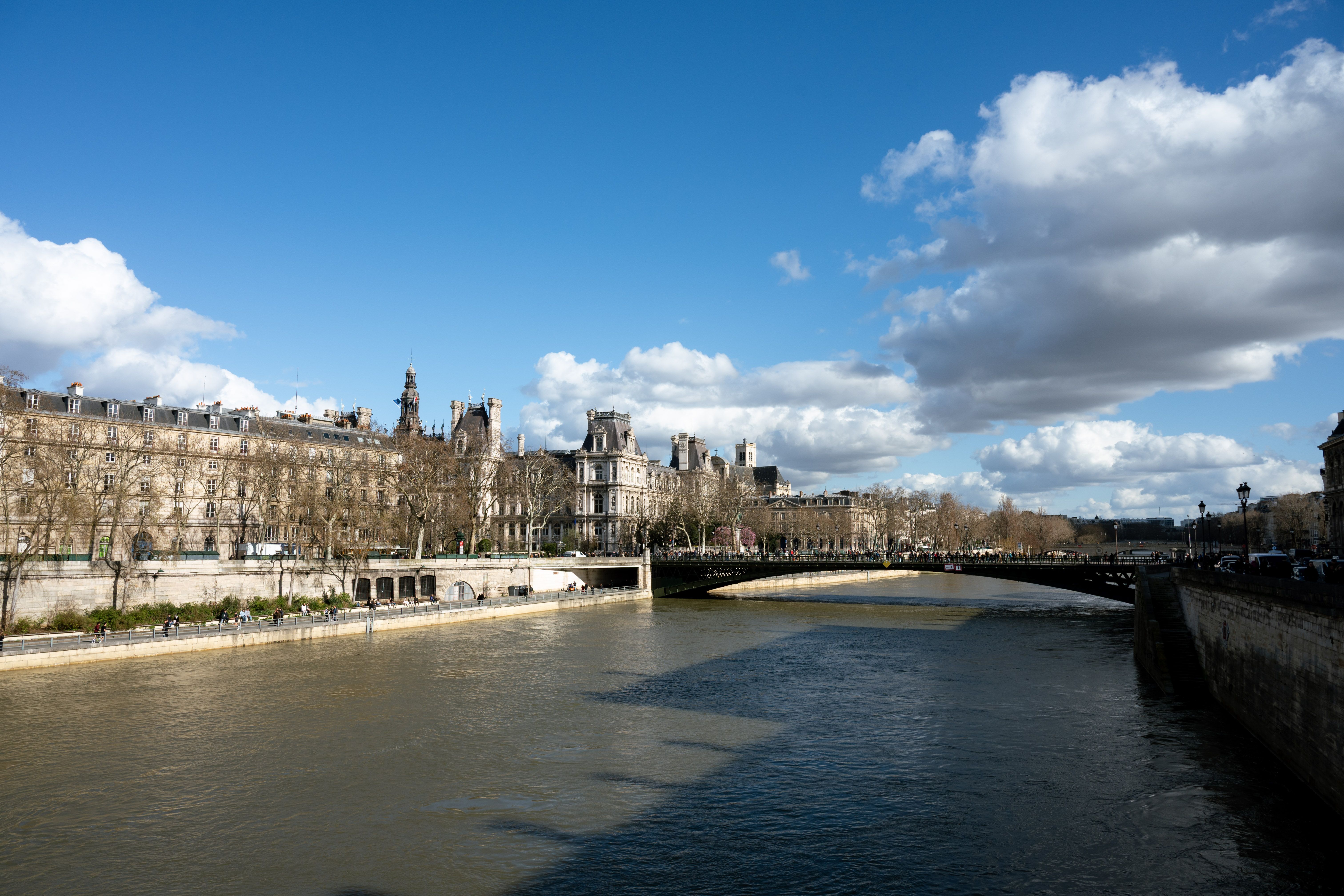 Pont Wilson Riverside Promenade