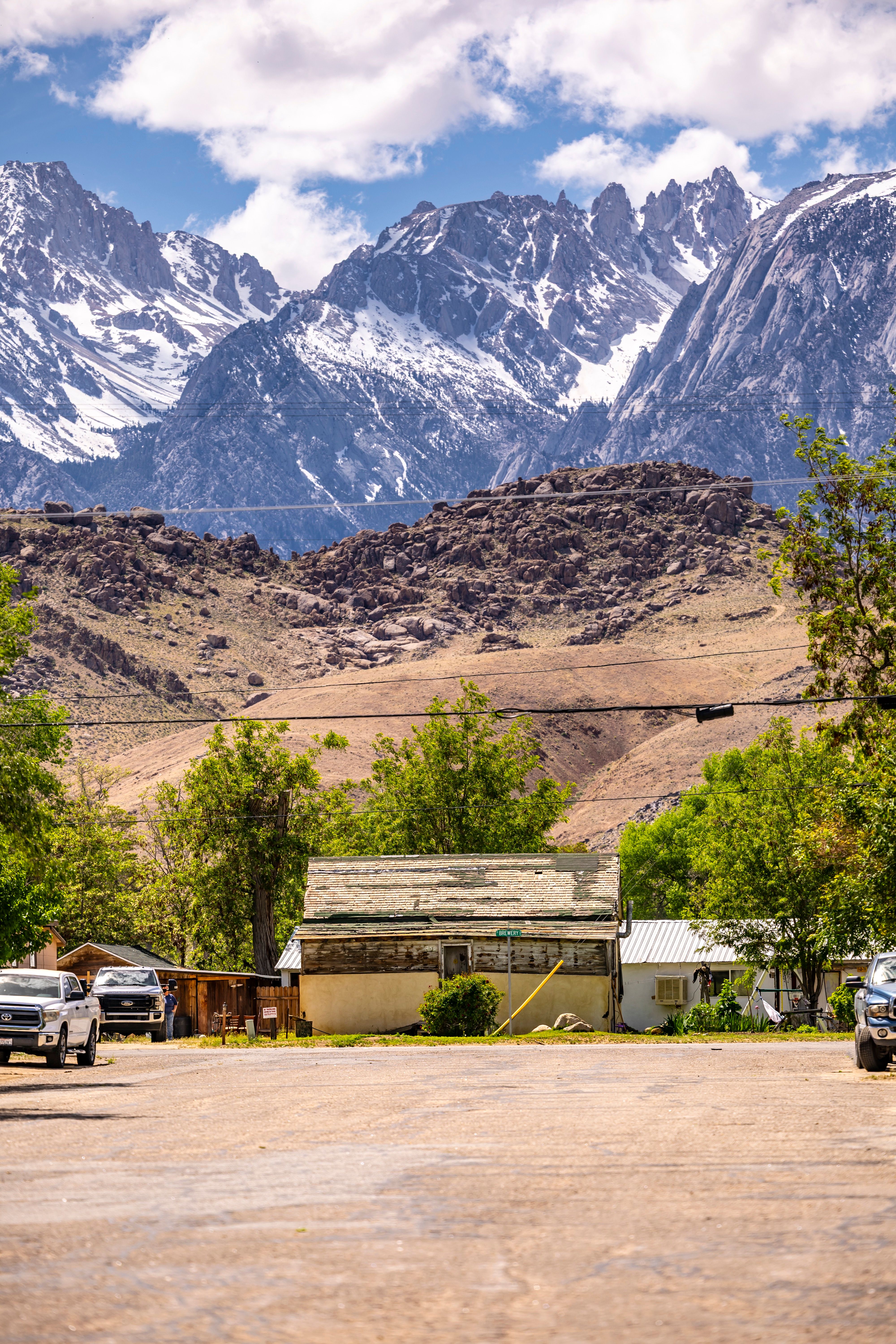 Rural Town with Mountain View Landscape · Free Stock Photo
