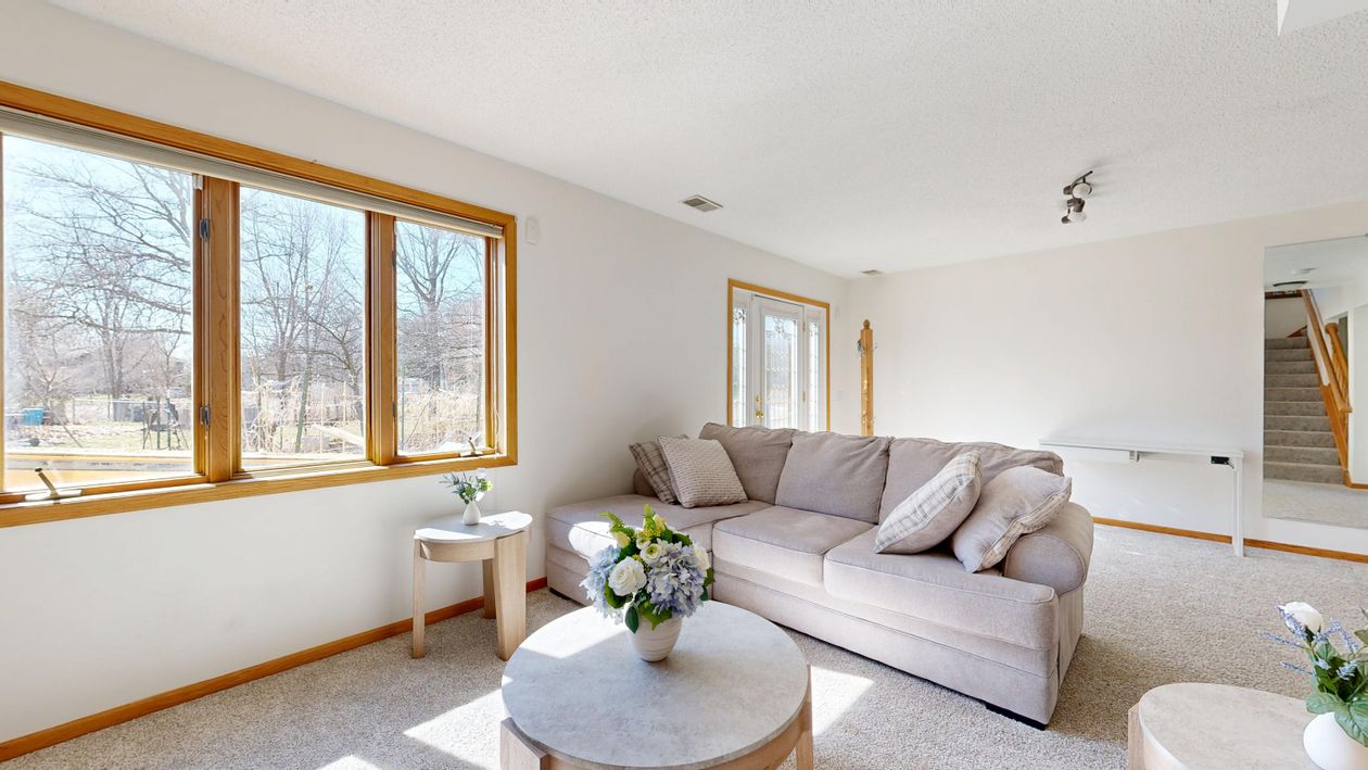 Bright Living Room with Beige Sofa and Natural Light · Free Stock Photo