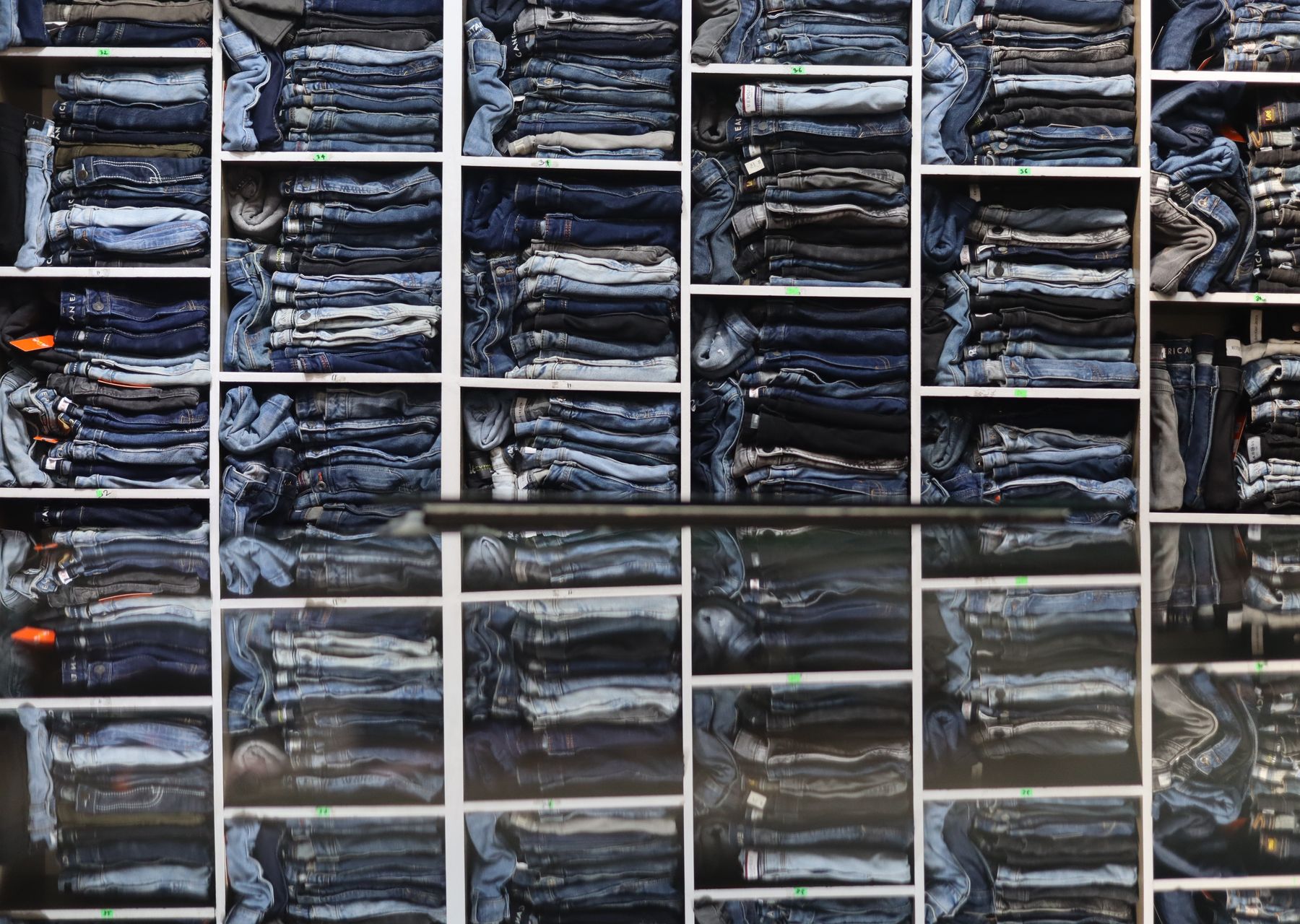 Packing services in Deepcut — crew wrapping and loading on moving day