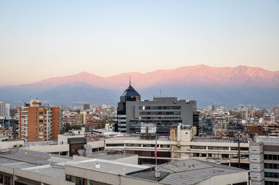Santiago fortalece ecosistemas financieros digitales orientados a emprendimiento tecnológico regional