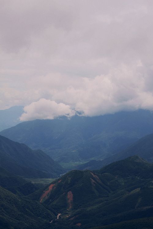 Free Captivating view of a lush mountain range shrouded in clouds, evoking serenity and natural beauty. Stock Photo